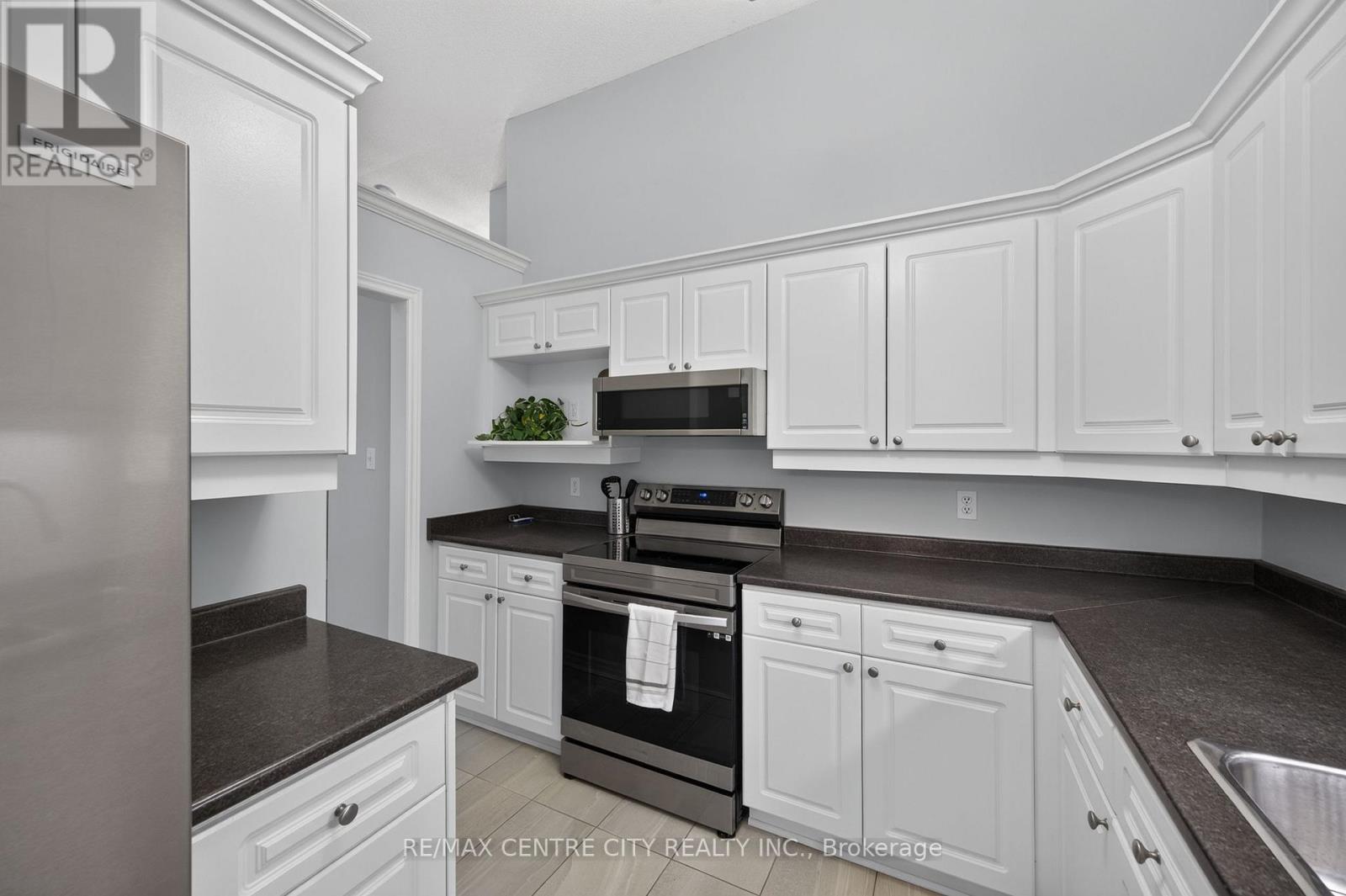 53 - 1241 Hamilton Road Property Photo 17