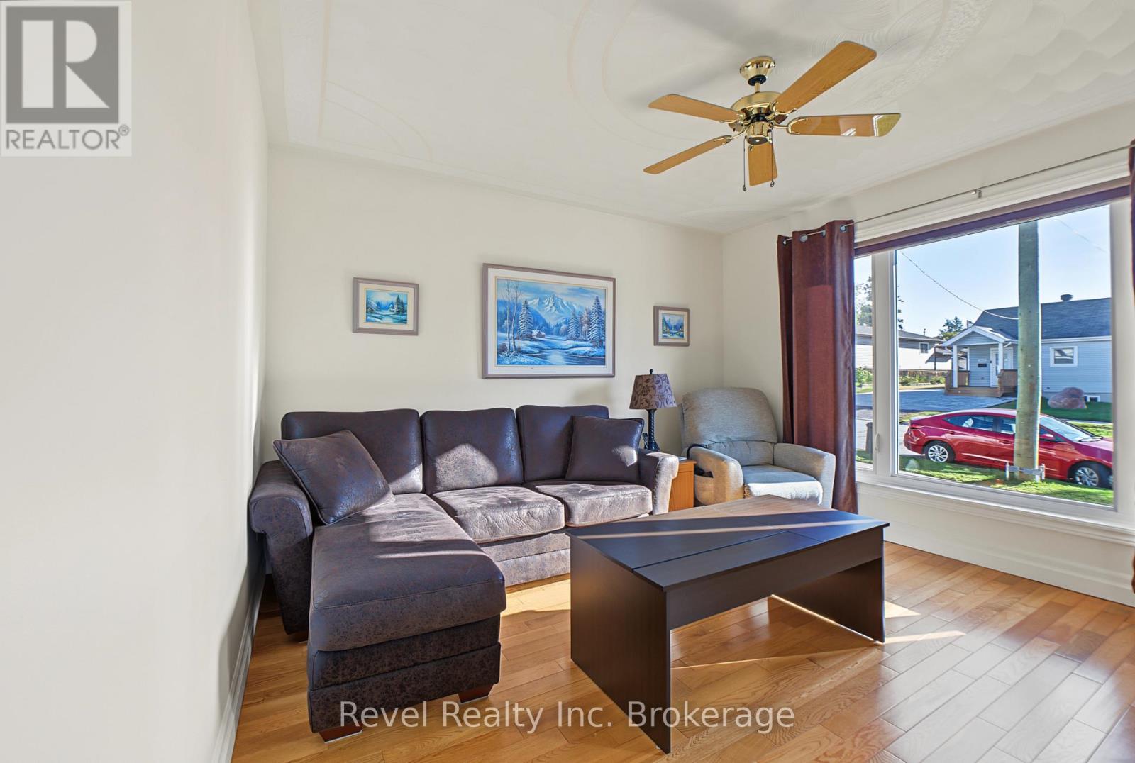 359 Duke Street W Property Photo 5