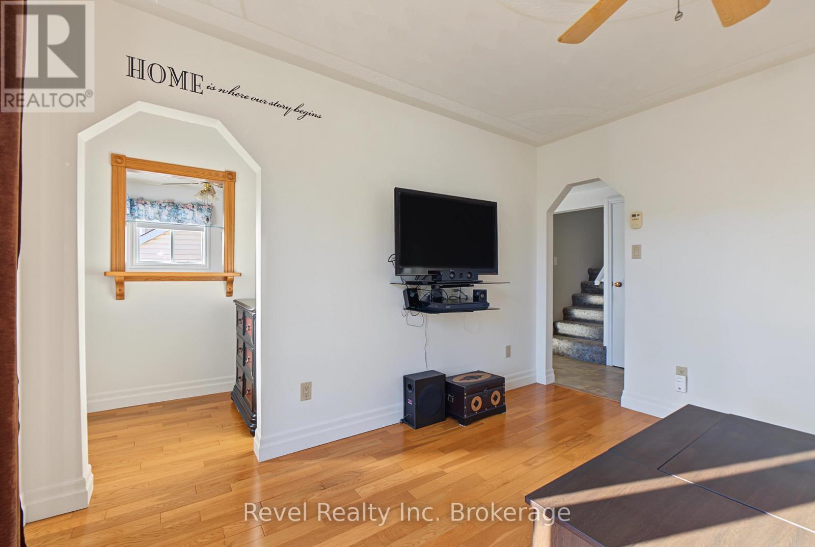 359 Duke Street W Property Photo 6