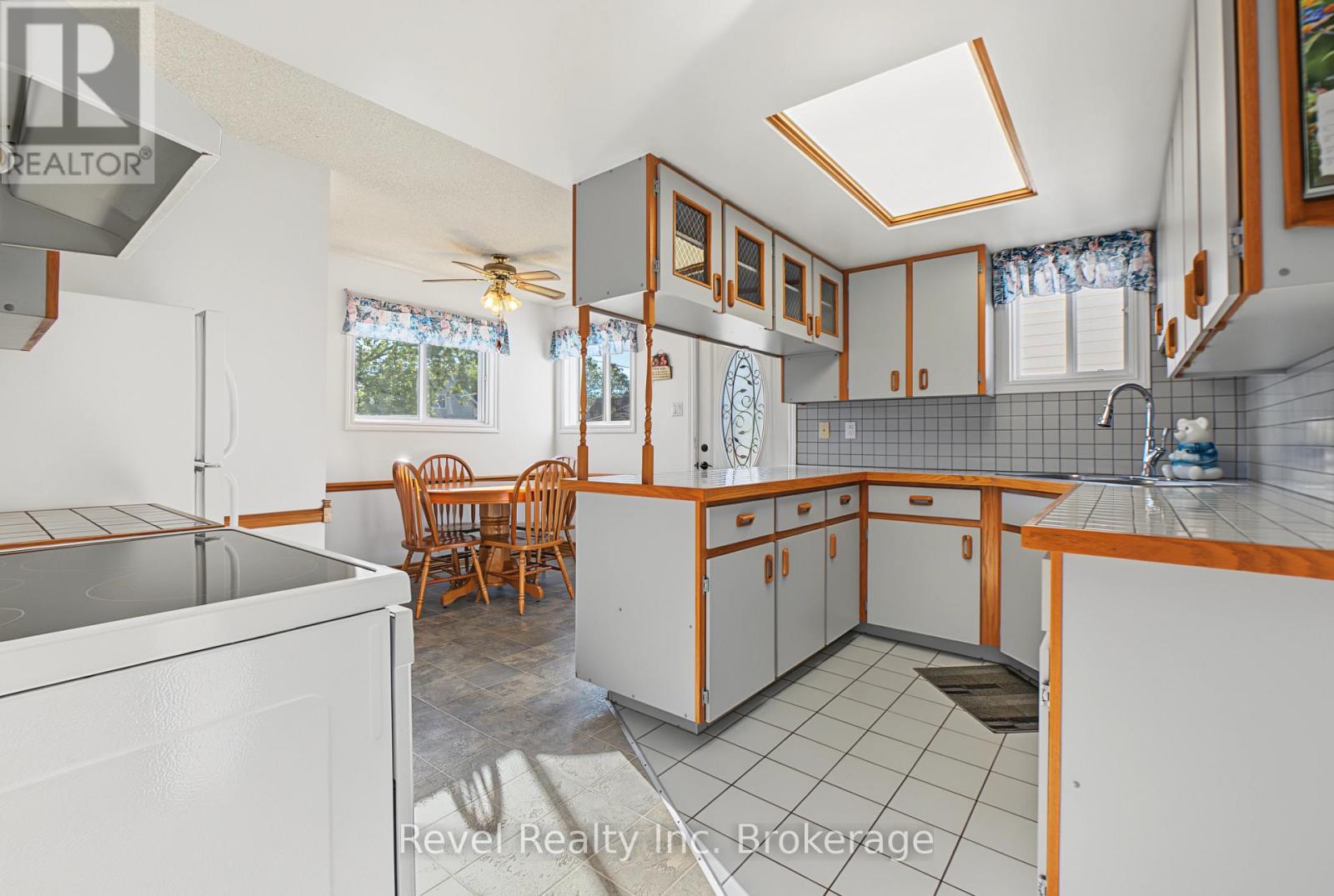 359 Duke Street W Property Photo 7