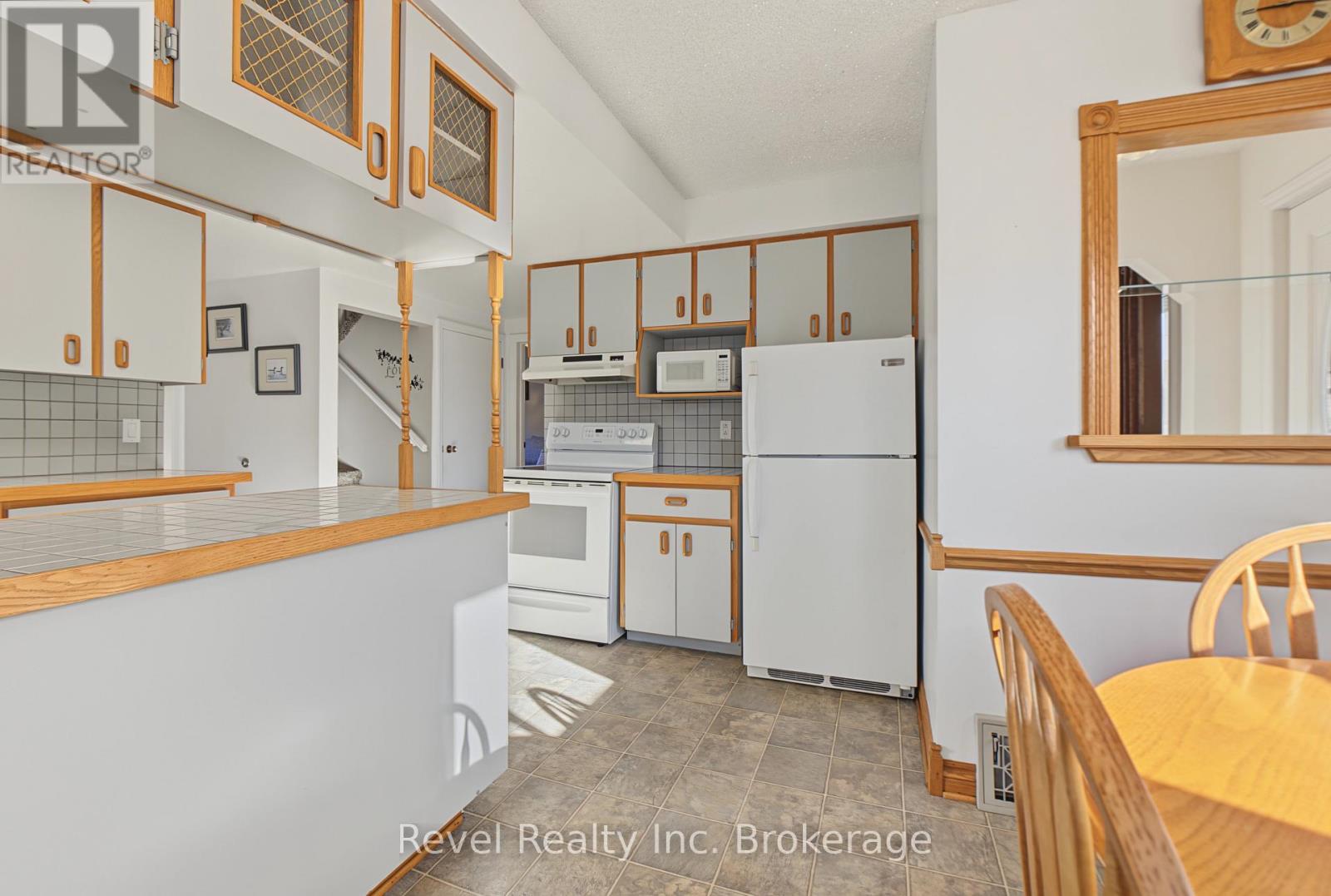 359 Duke Street W Property Photo 12
