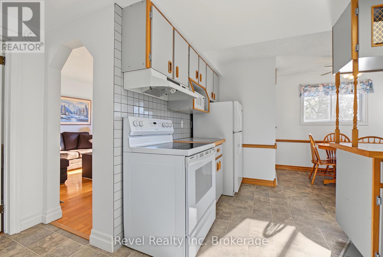 359 Duke Street W Property Photo 13