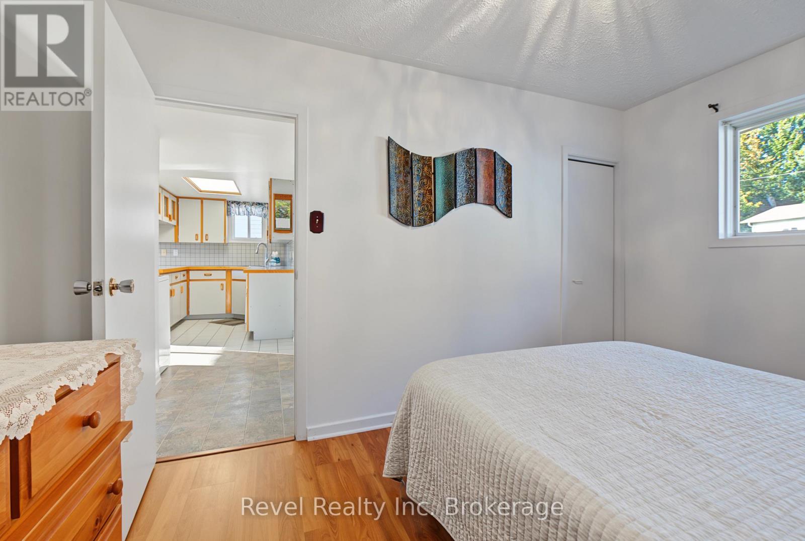 359 Duke Street W Property Photo 15