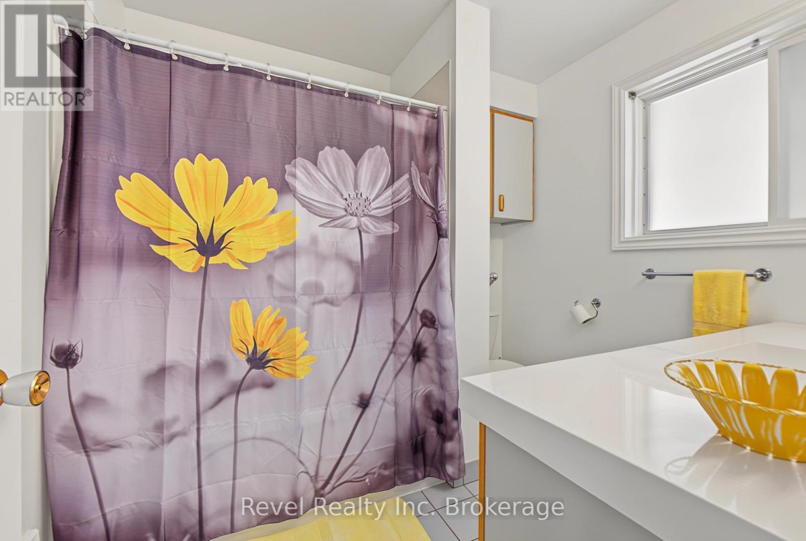 359 Duke Street W Property Photo 16