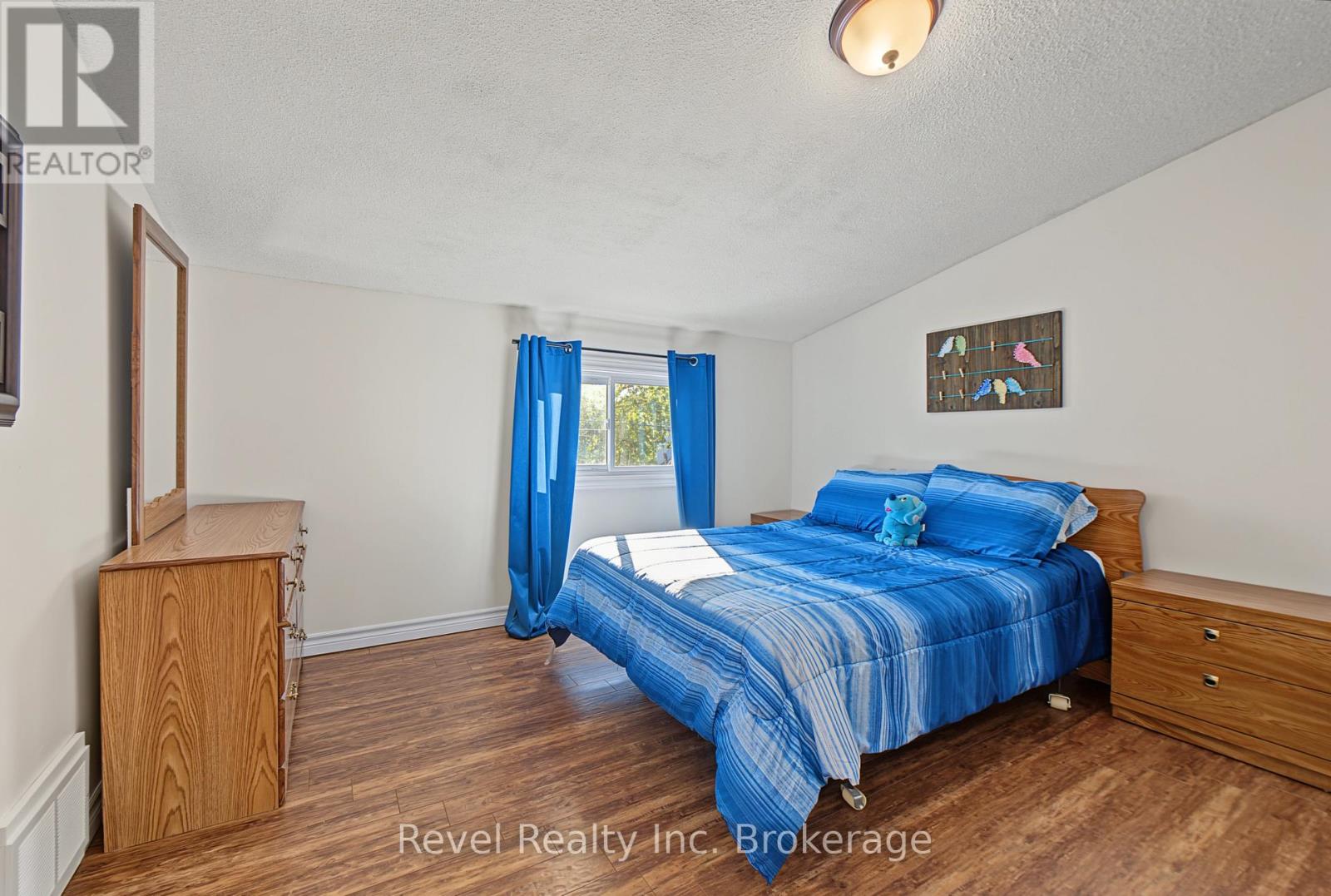 359 Duke Street W Property Photo 18