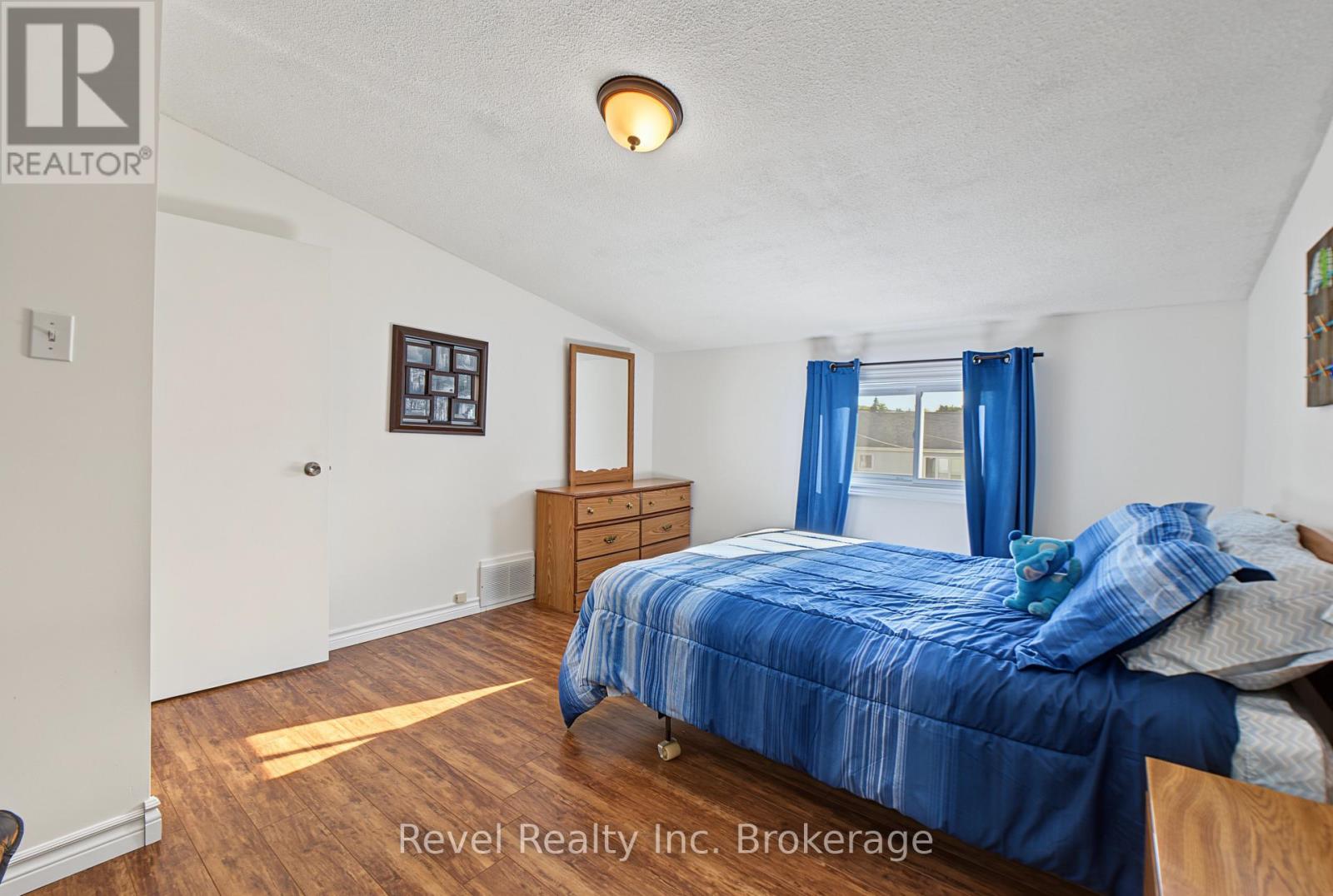 359 Duke Street W Property Photo 20