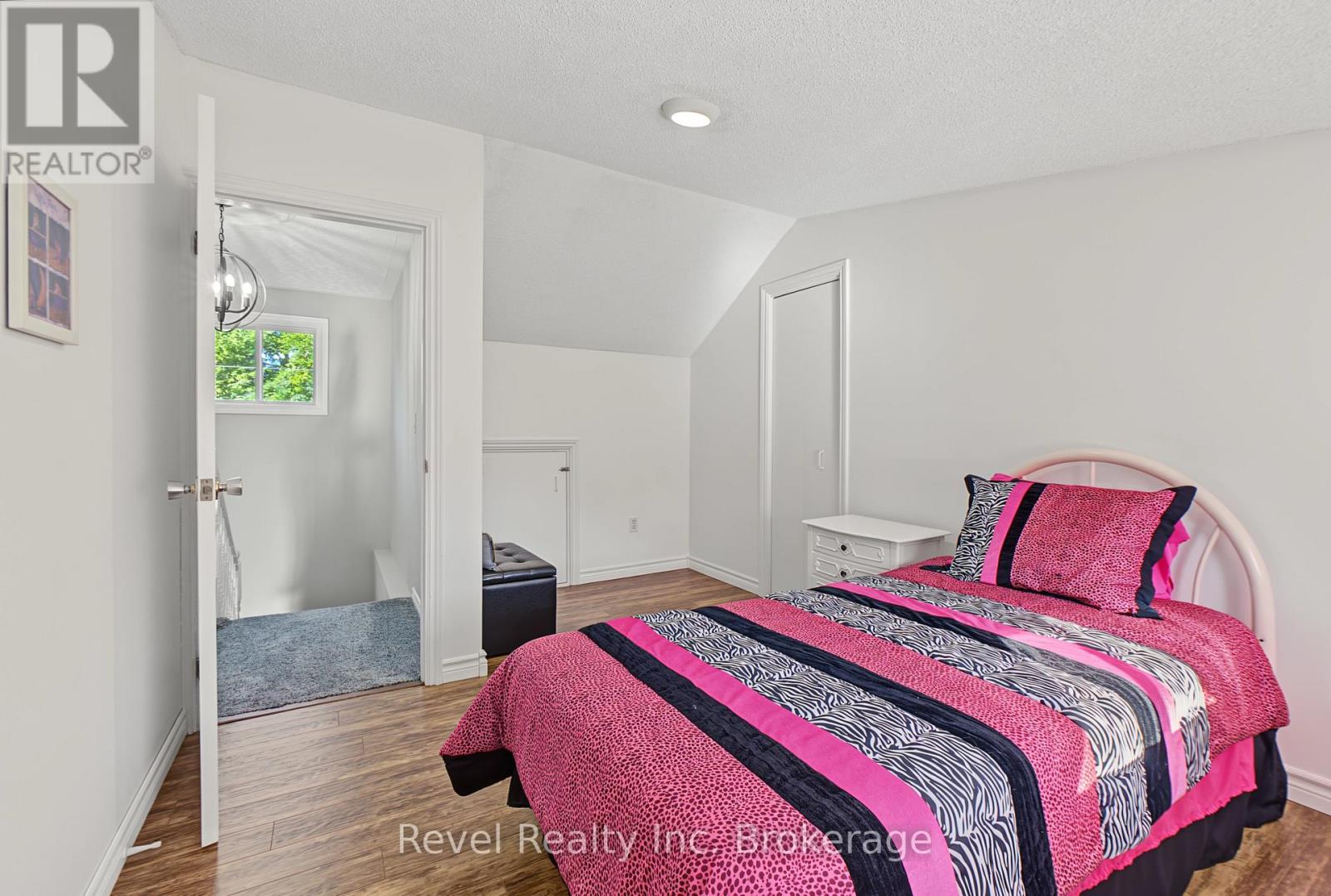 359 Duke Street W Property Photo 22