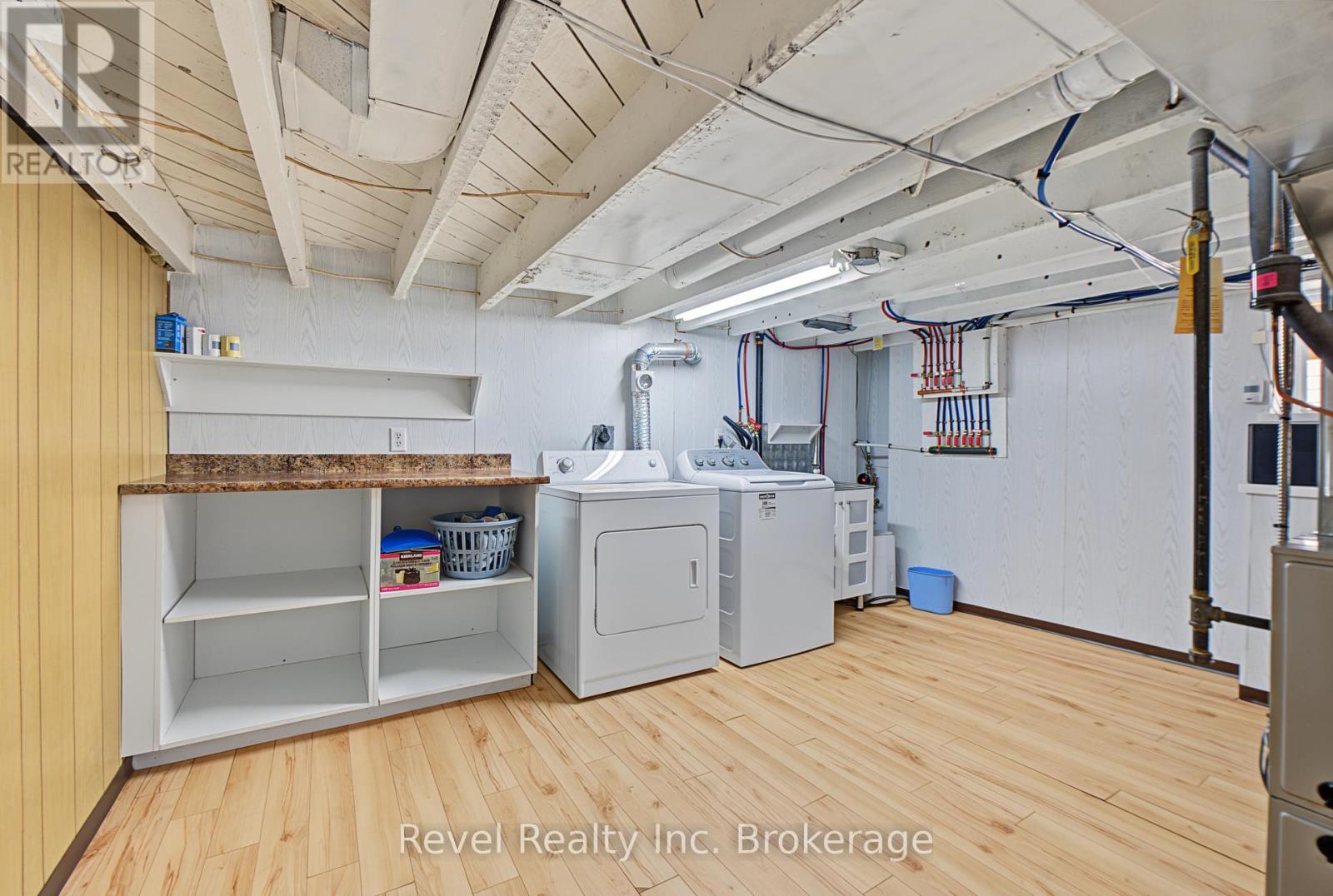 359 Duke Street W Property Photo 23