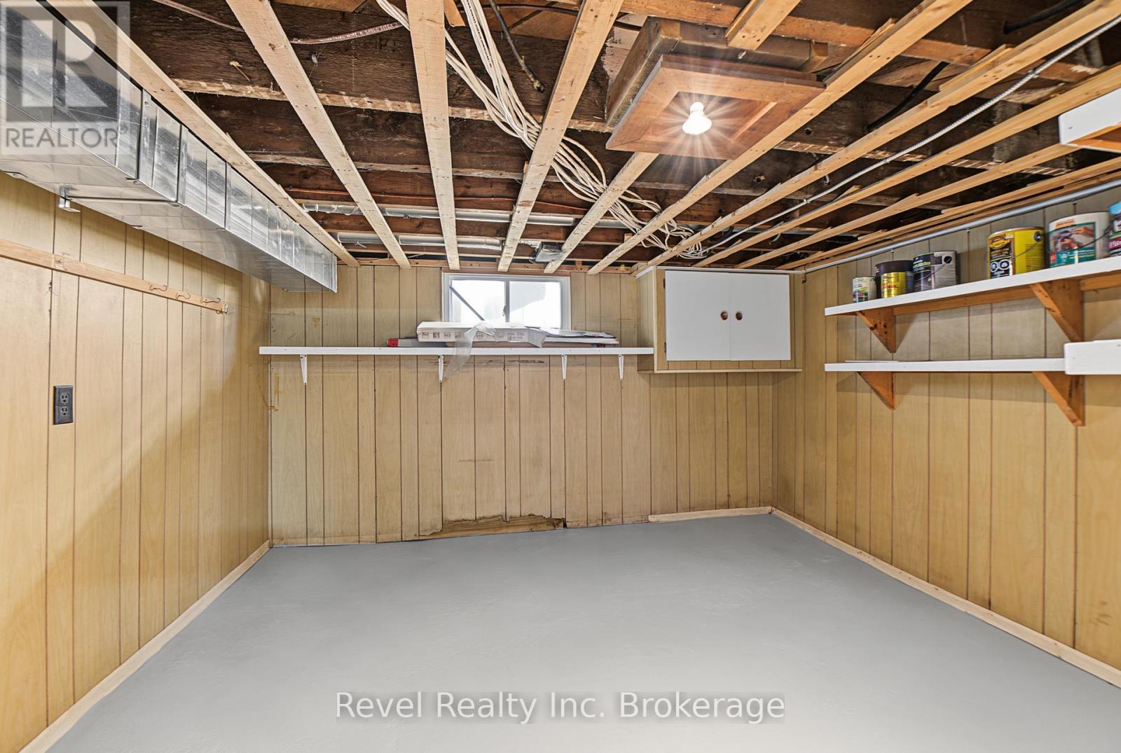 359 Duke Street W Property Photo 24