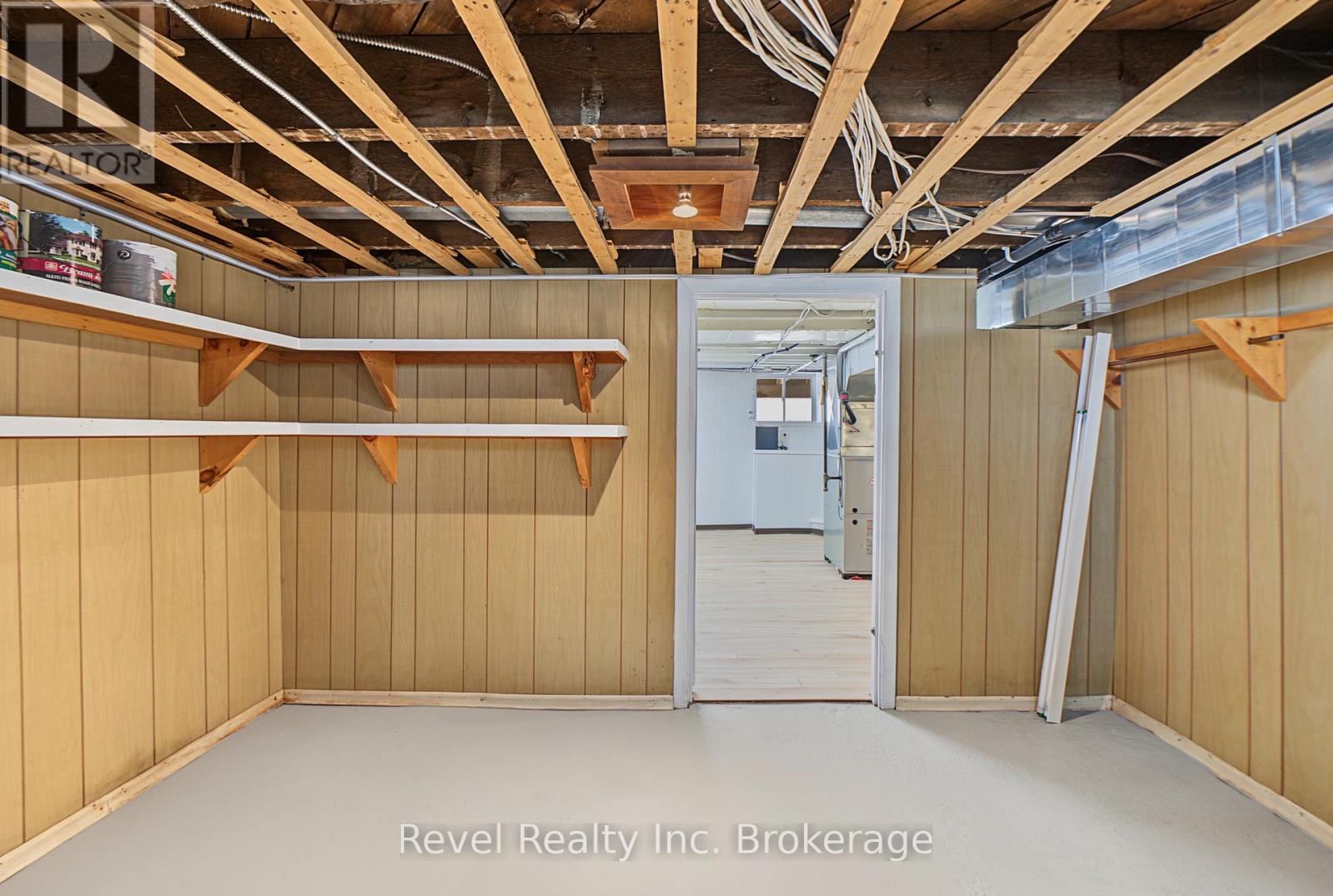 359 Duke Street W Property Photo 25