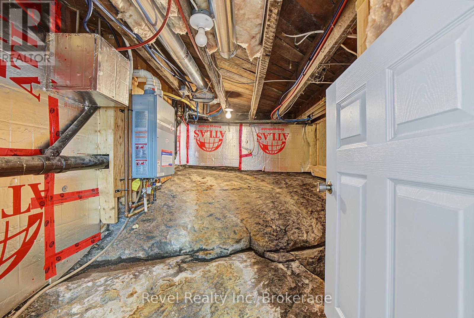 359 Duke Street W Property Photo 27
