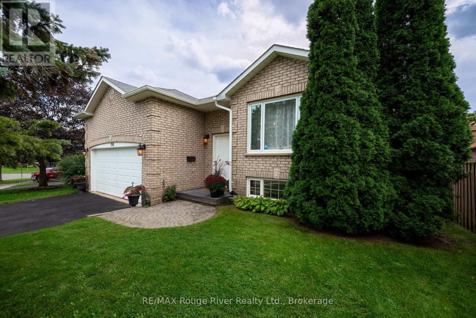 792 Greer Crescent Property Photo 1