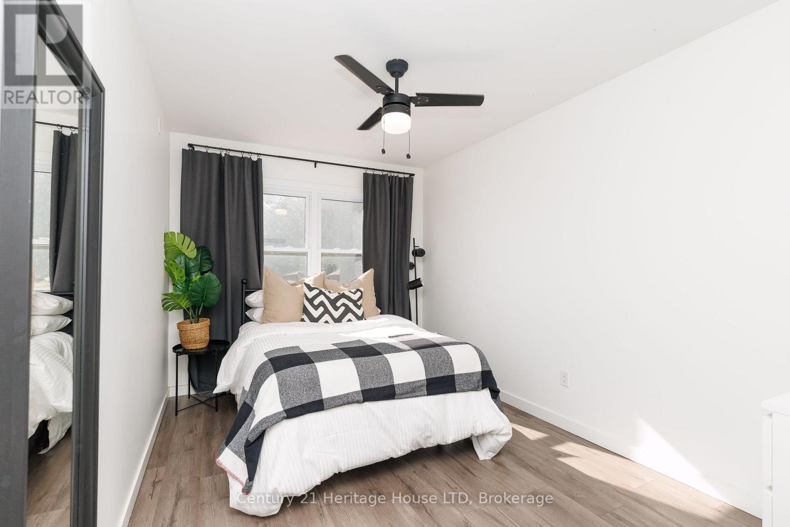 5204 King Street Property Photo 12