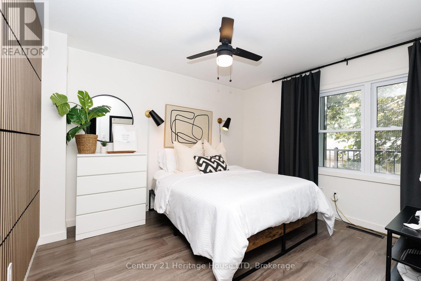 5204 King Street Property Photo 17