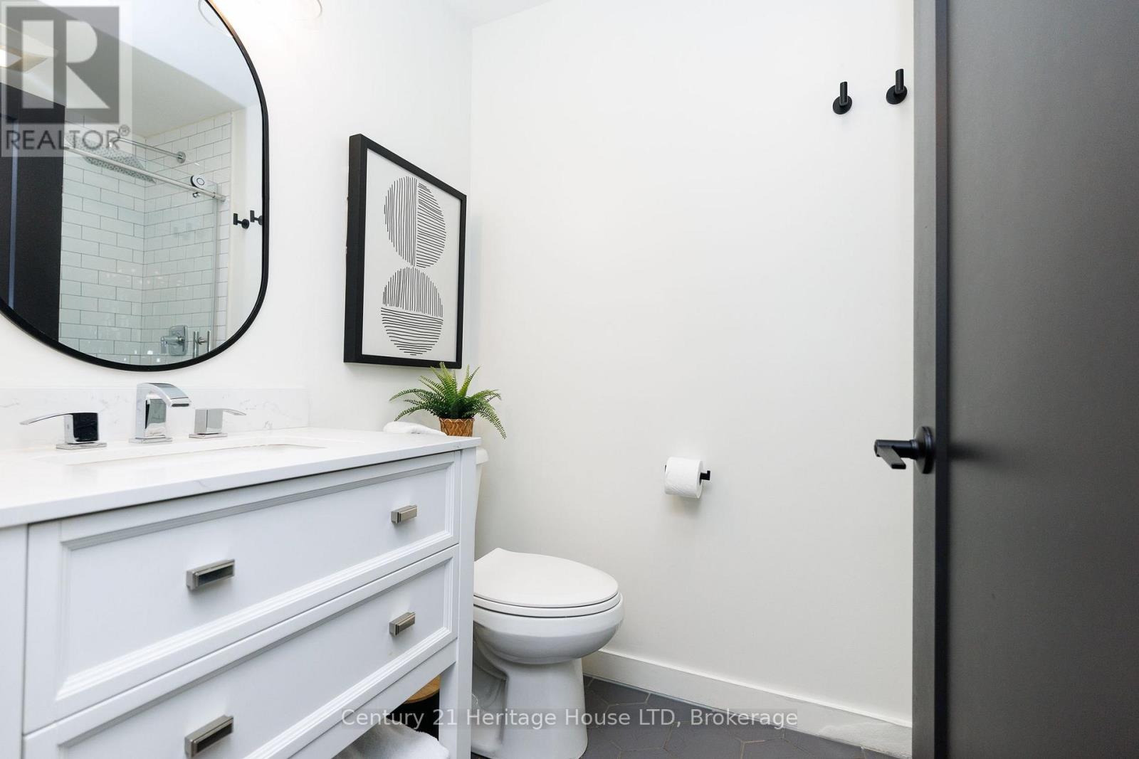 5204 King Street Property Photo 20