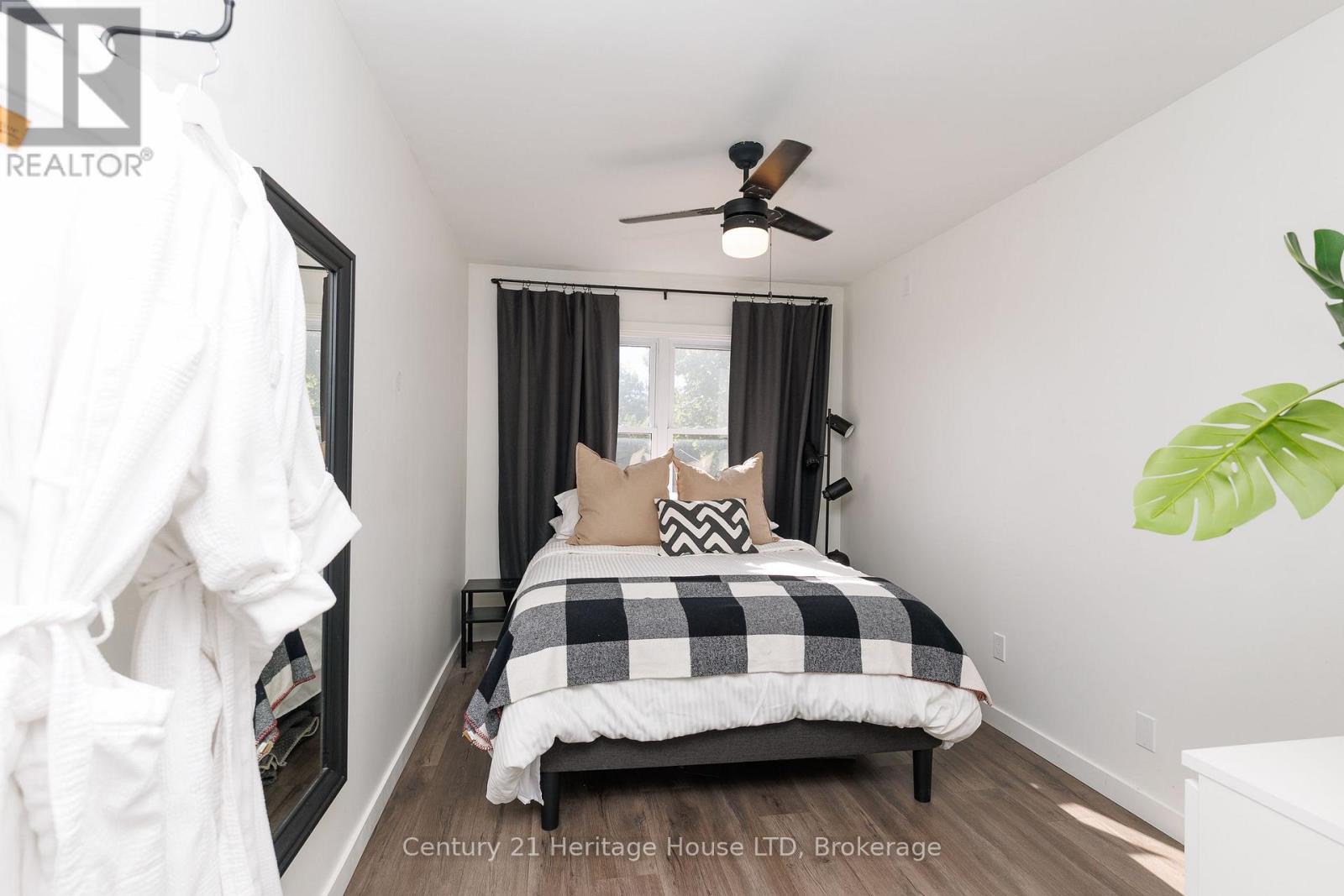 5204 King Street Property Photo 24