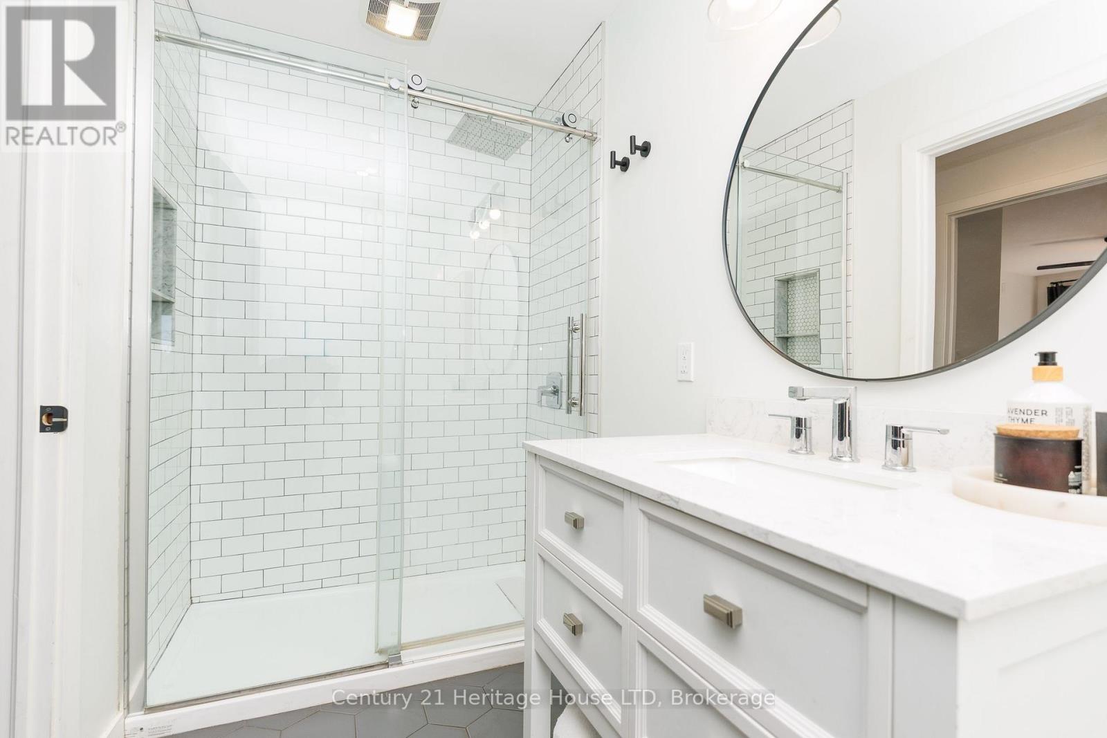 5204 King Street Property Photo 27