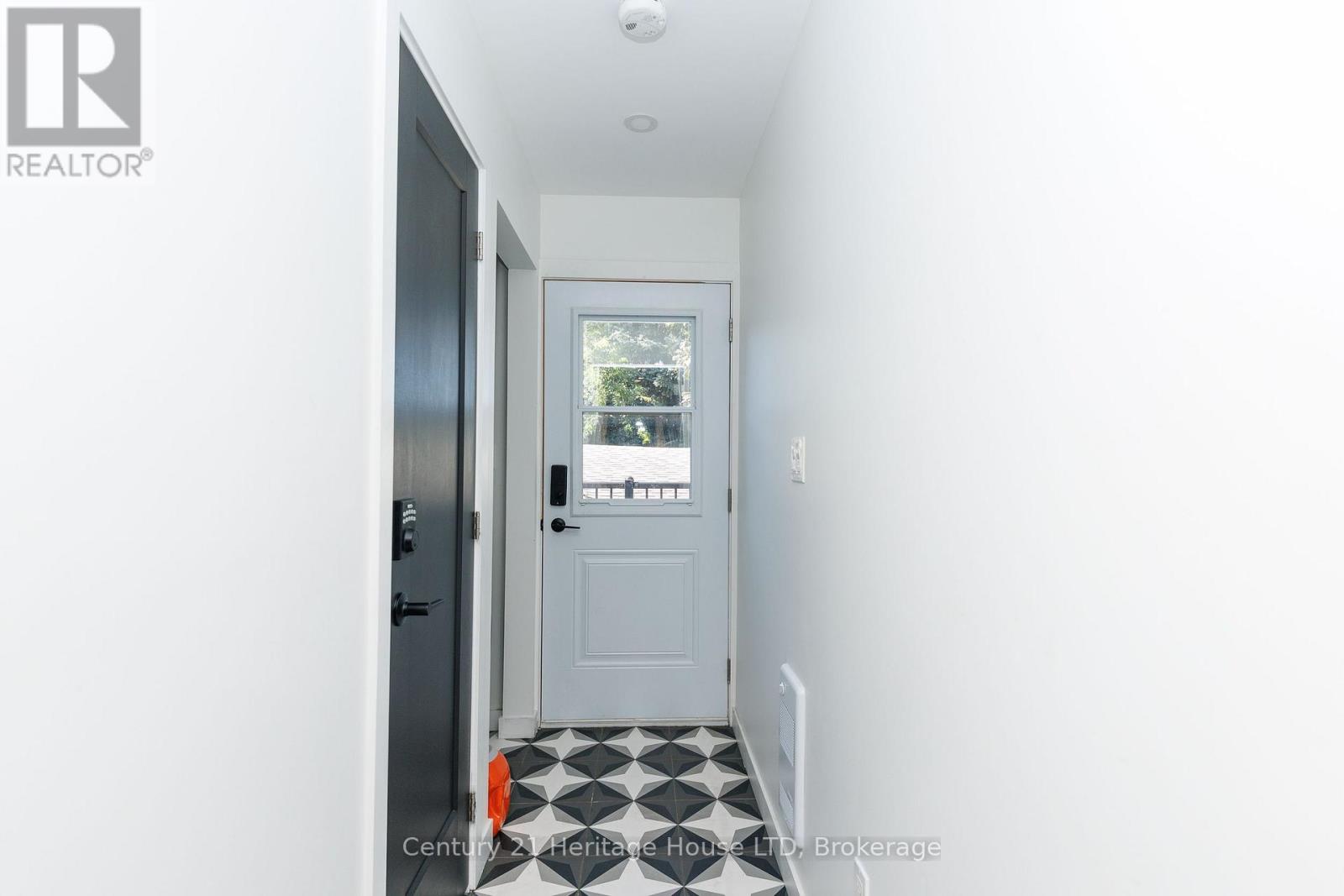 5204 King Street Property Photo 32