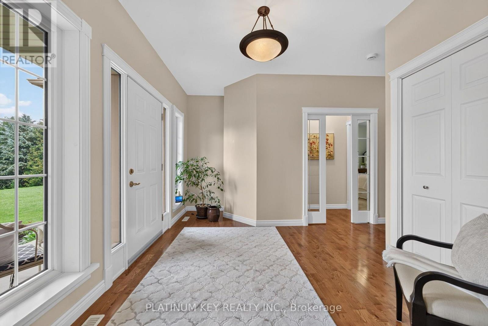 653 Peter Street Property Photo 4