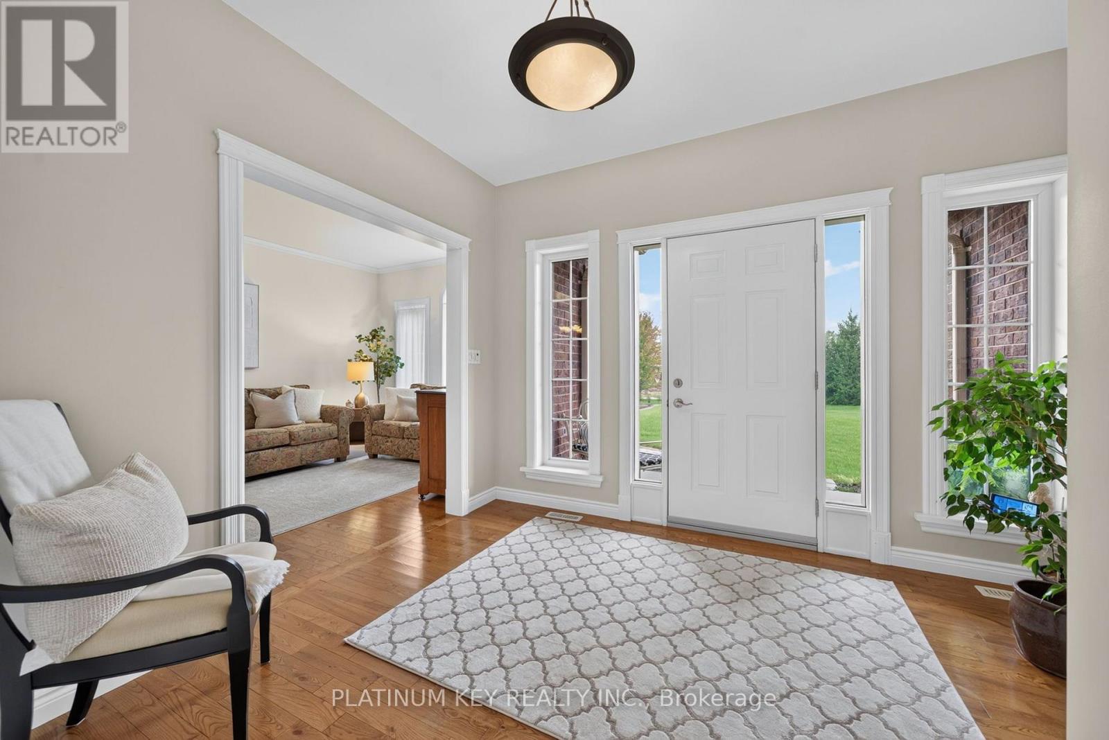 653 Peter Street Property Photo 5