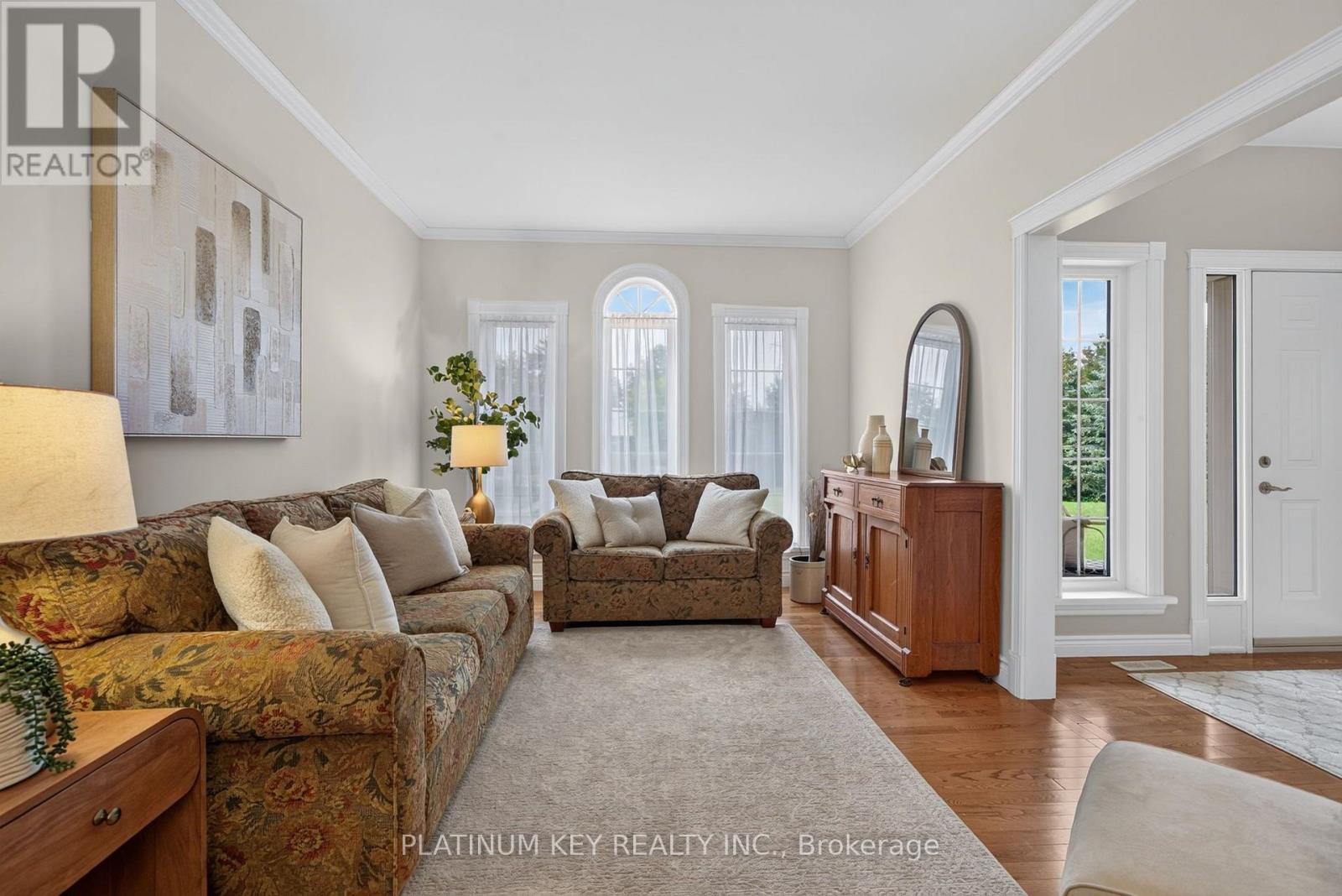 653 Peter Street Property Photo 11