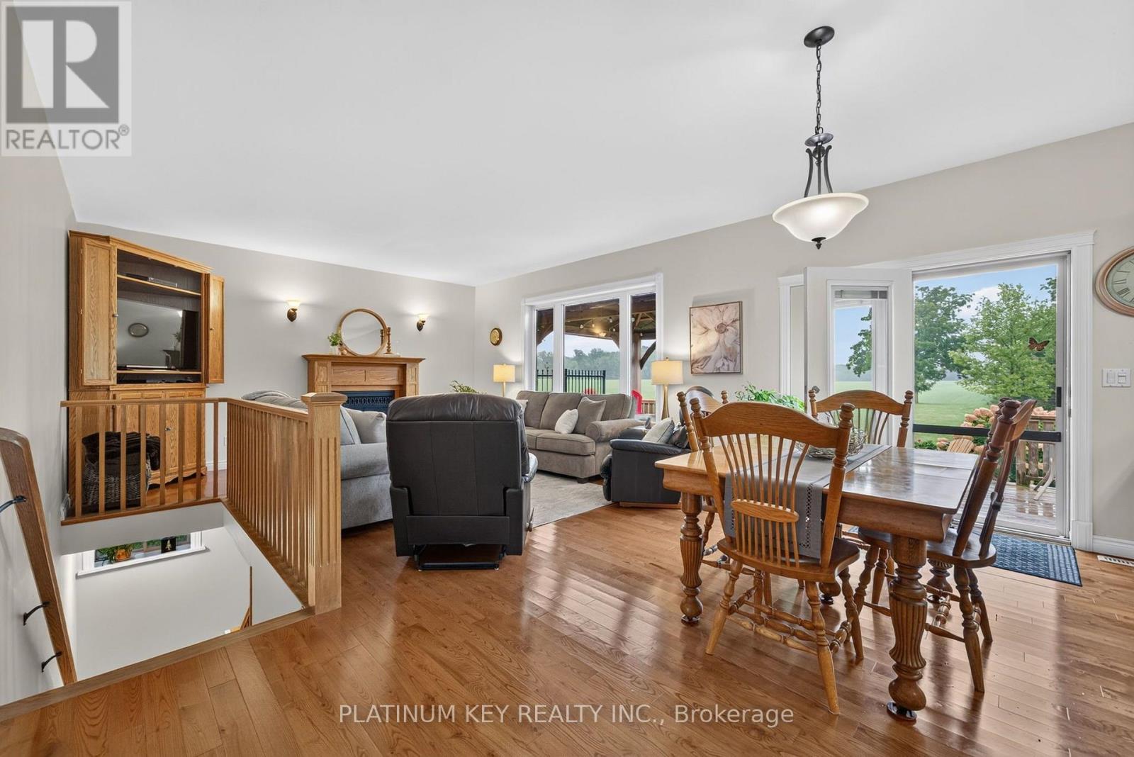 653 Peter Street Property Photo 14