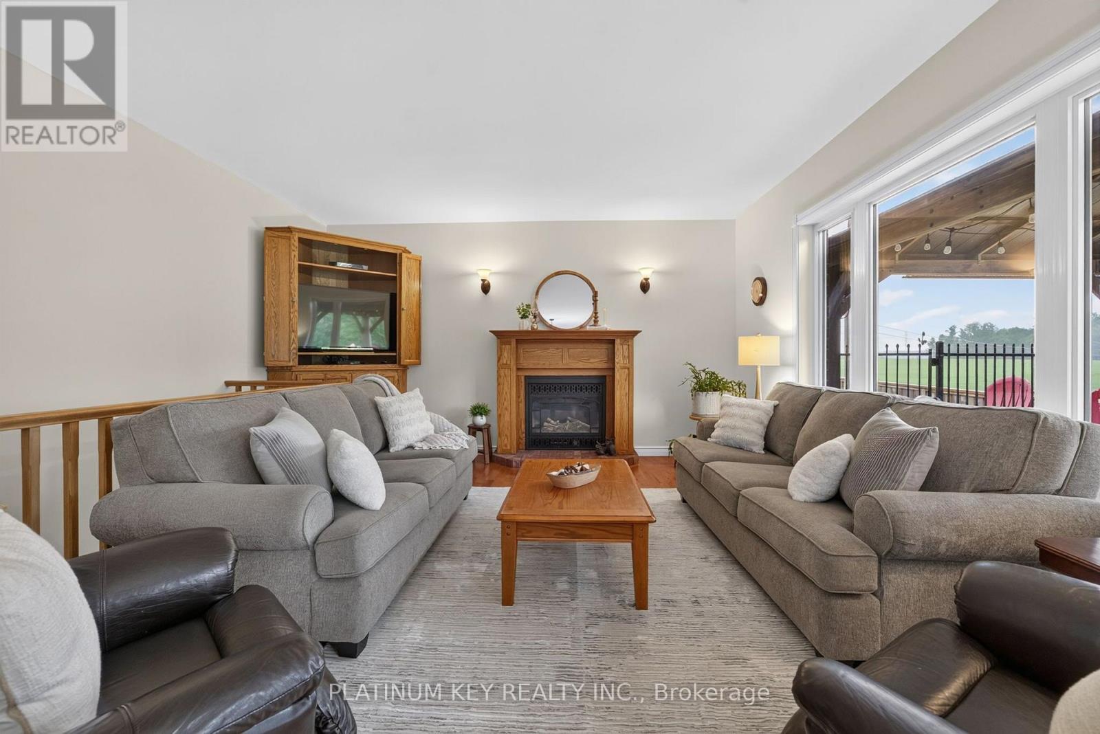 653 Peter Street Property Photo 15