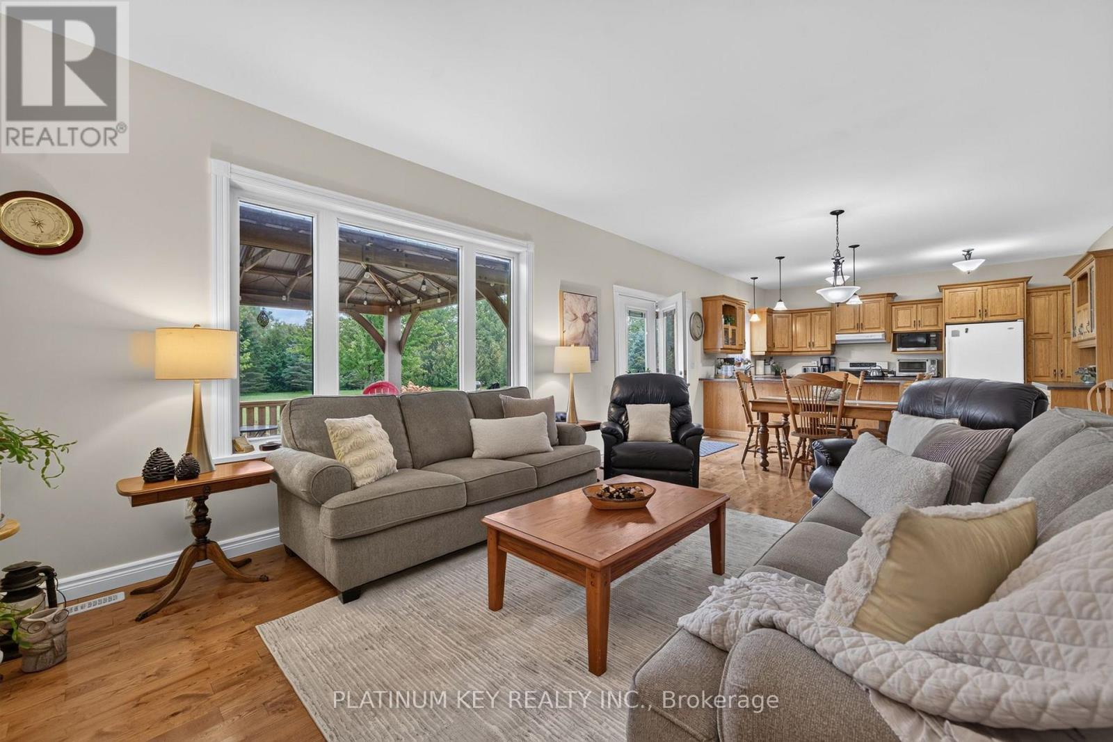 653 Peter Street Property Photo 16