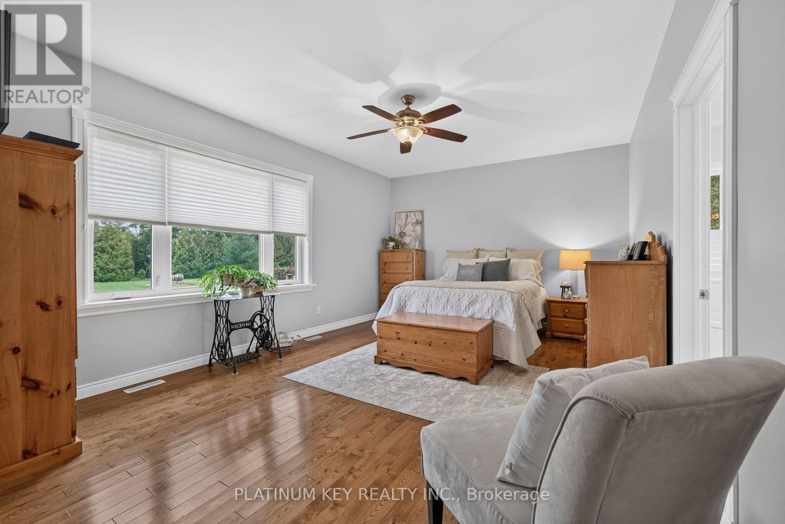 653 Peter Street Property Photo 21