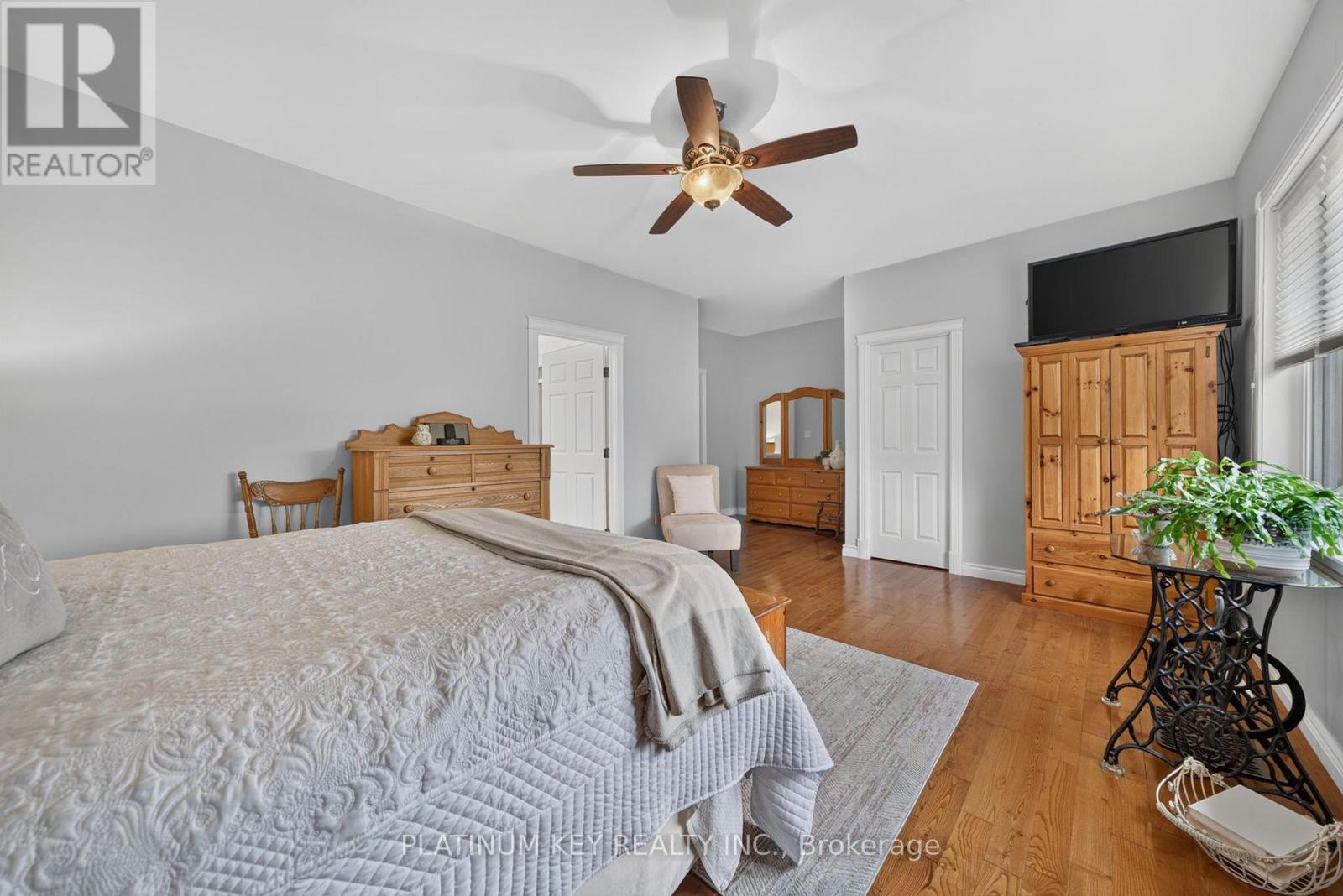 653 Peter Street Property Photo 22
