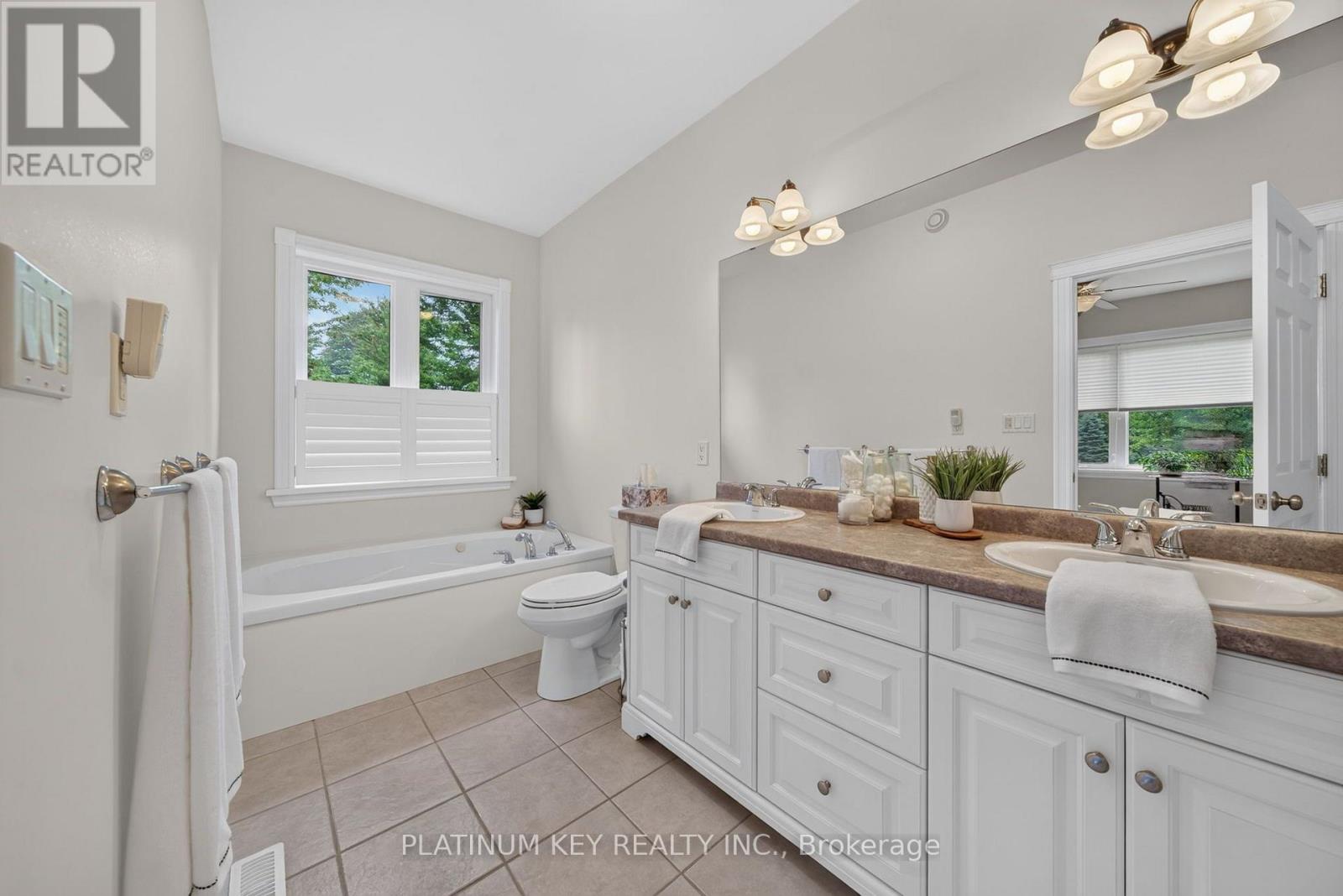 653 Peter Street Property Photo 23