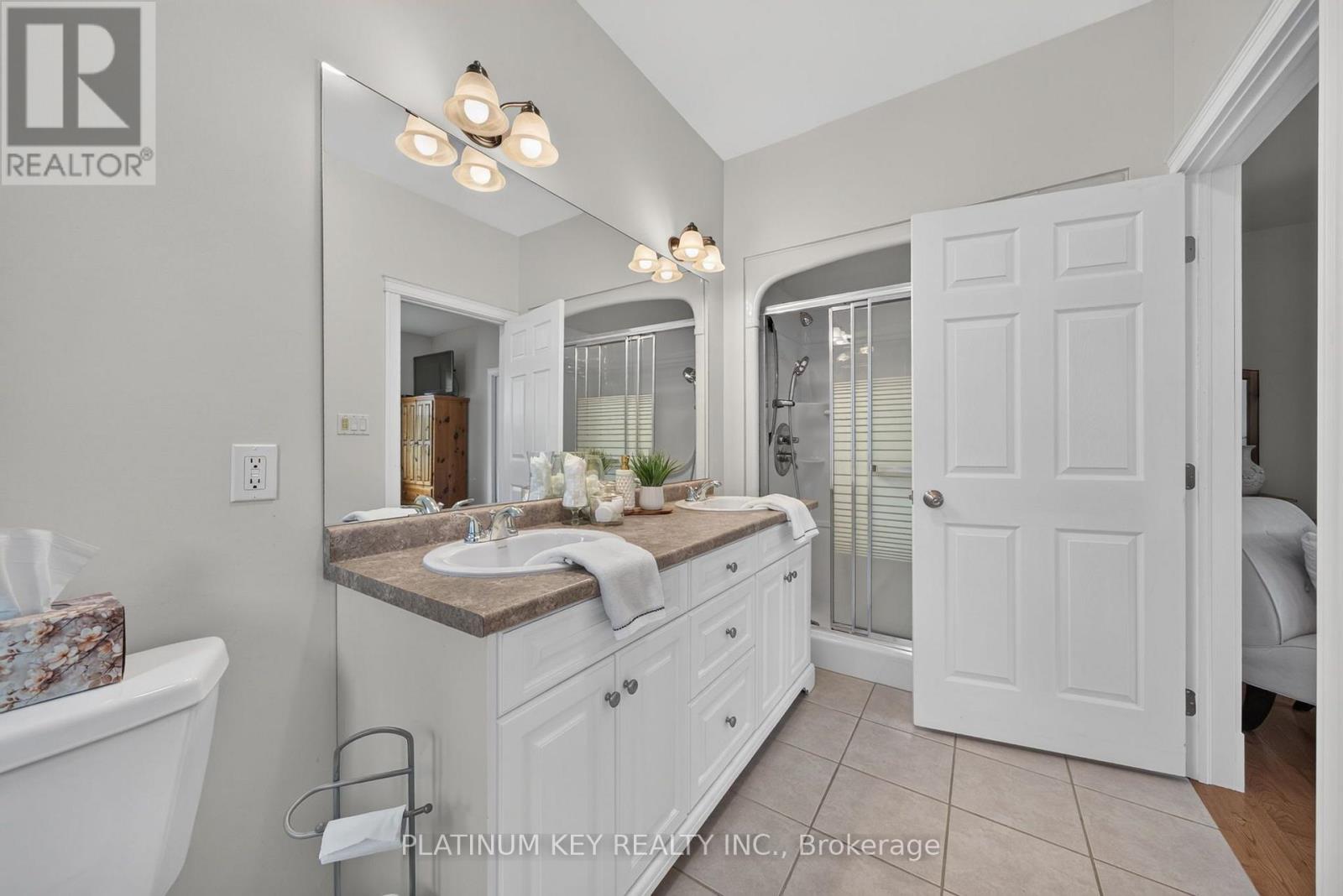 653 Peter Street Property Photo 24