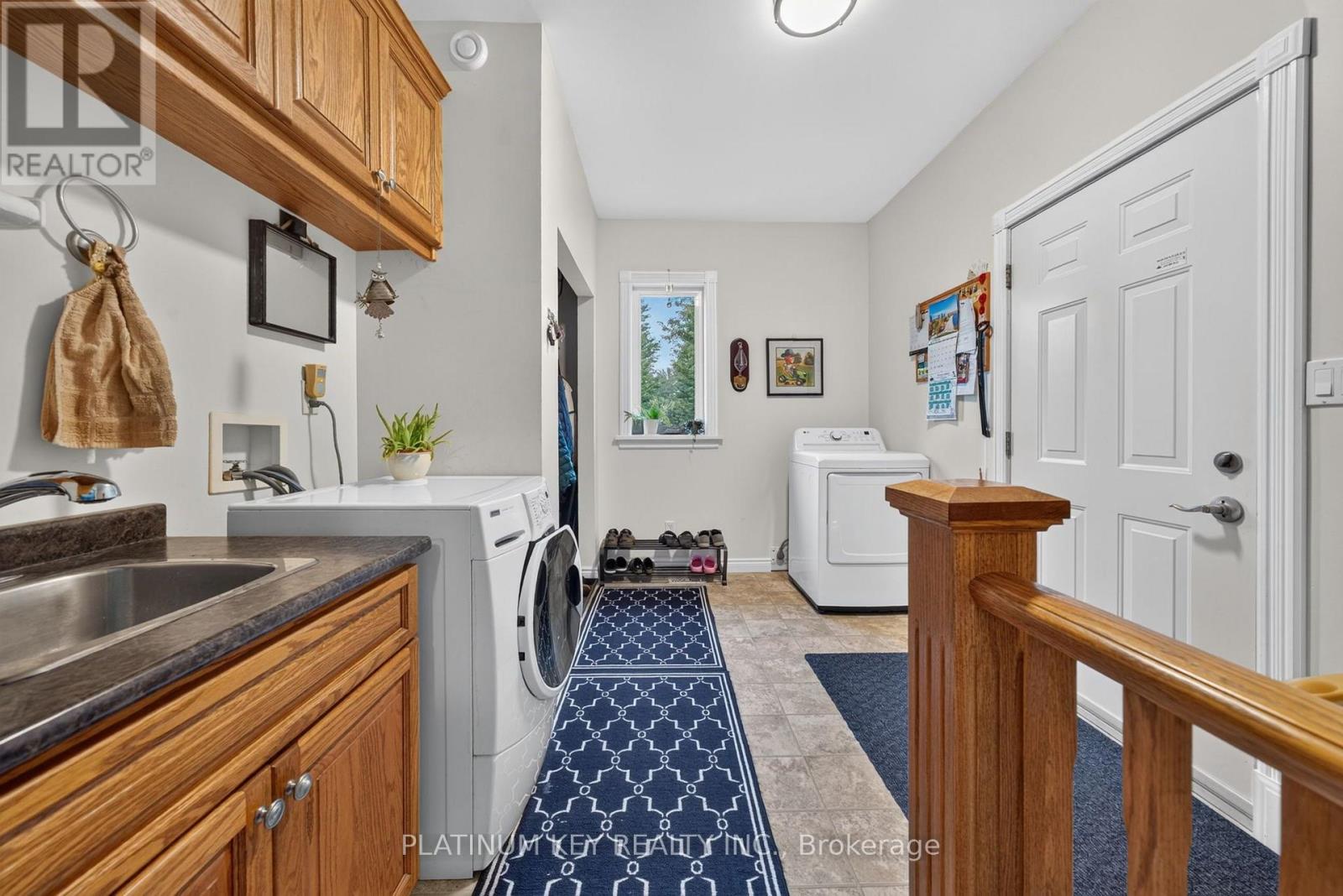 653 Peter Street Property Photo 25