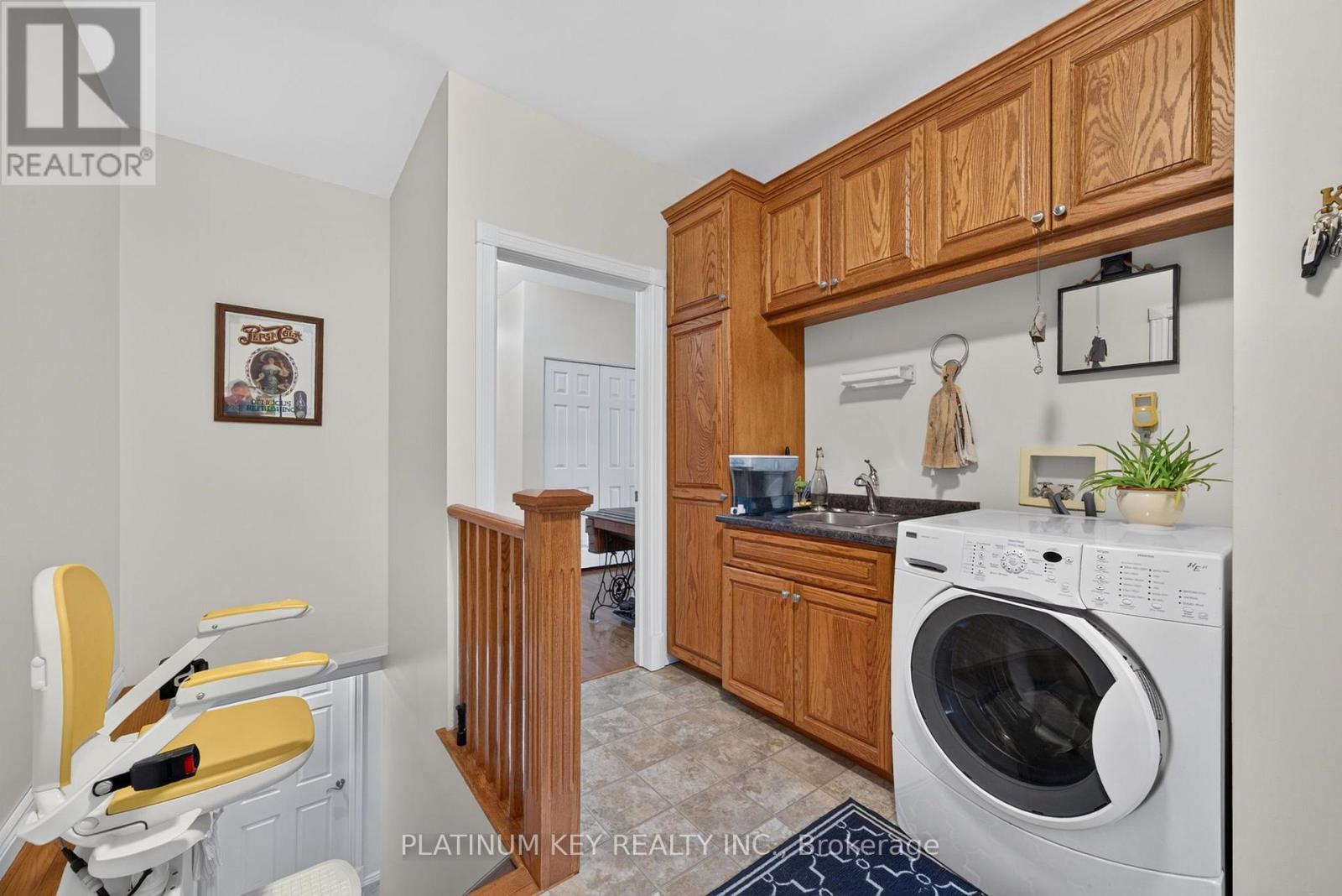 653 Peter Street Property Photo 26