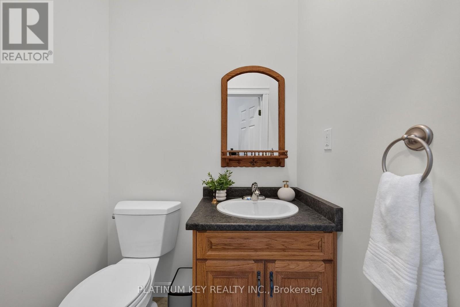 653 Peter Street Property Photo 27