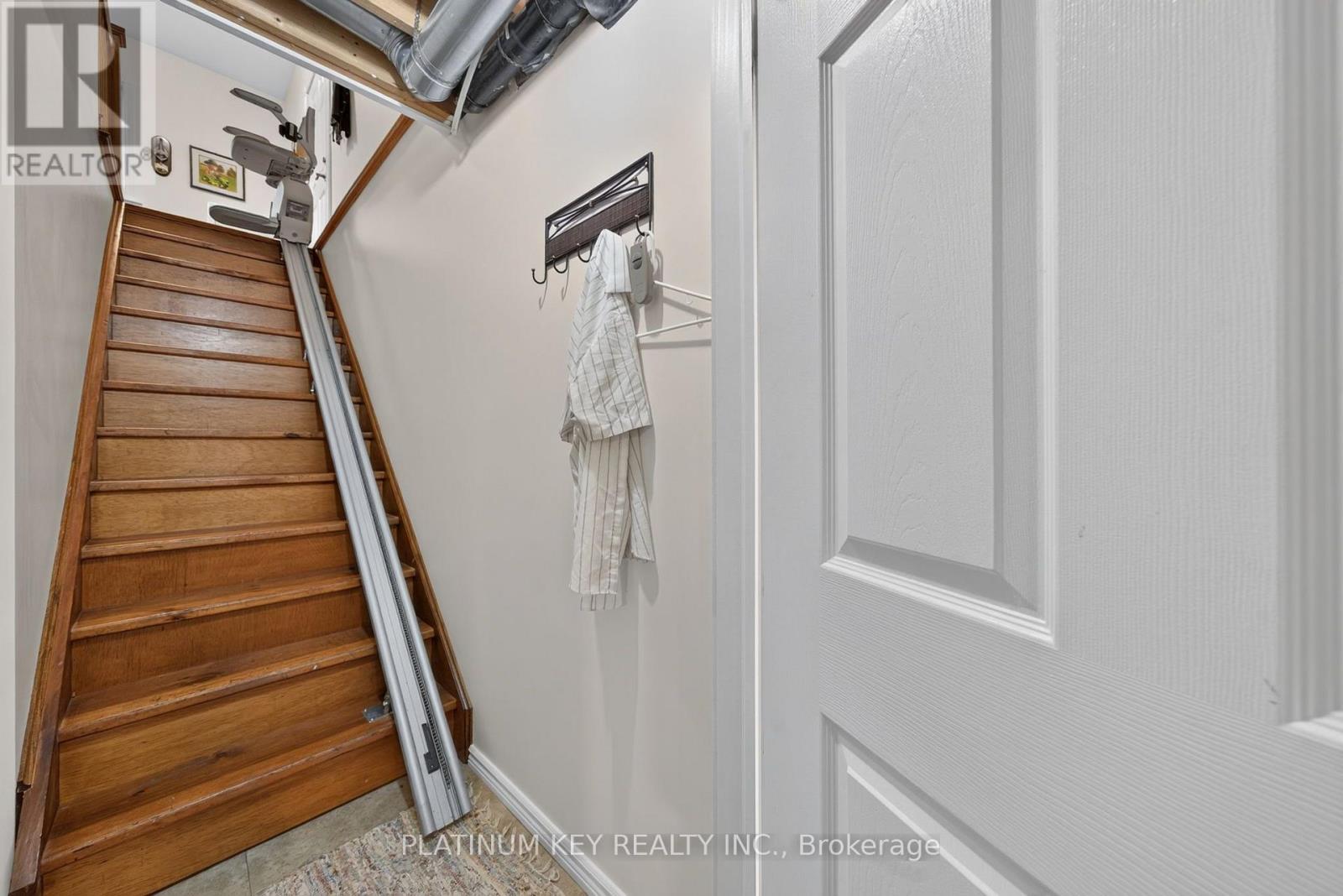 653 Peter Street Property Photo 28
