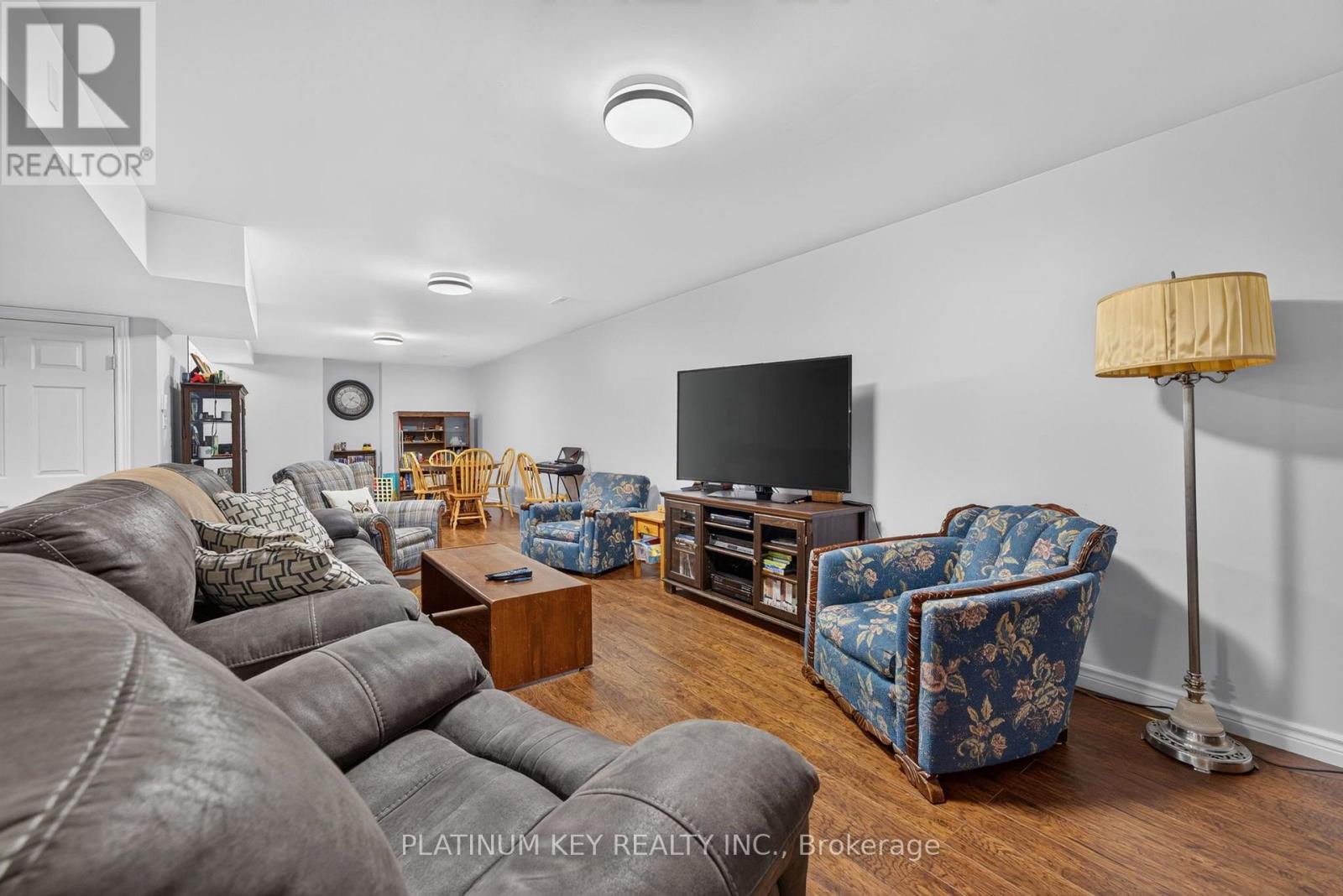 653 Peter Street Property Photo 30