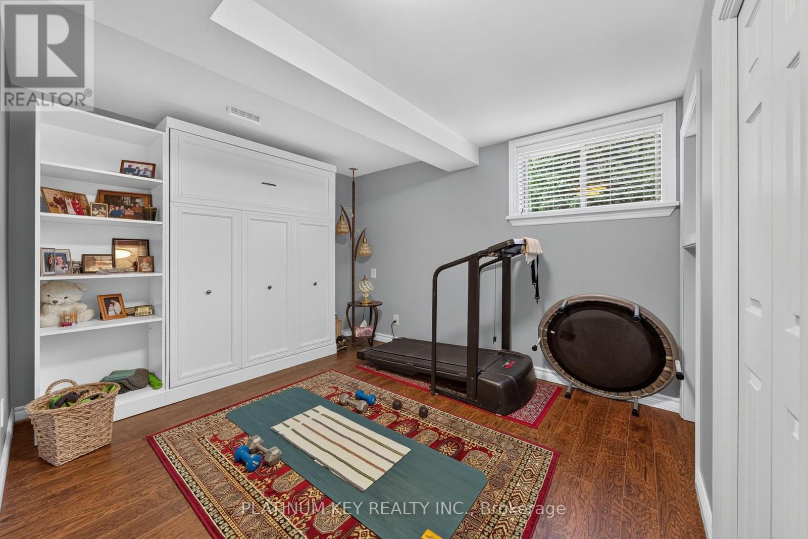 653 Peter Street Property Photo 33