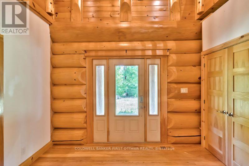 2467 Darling Road Property Photo 4
