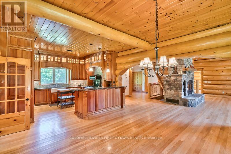 2467 Darling Road Property Photo 11