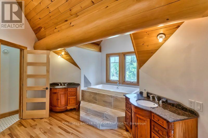 2467 Darling Road Property Photo 28