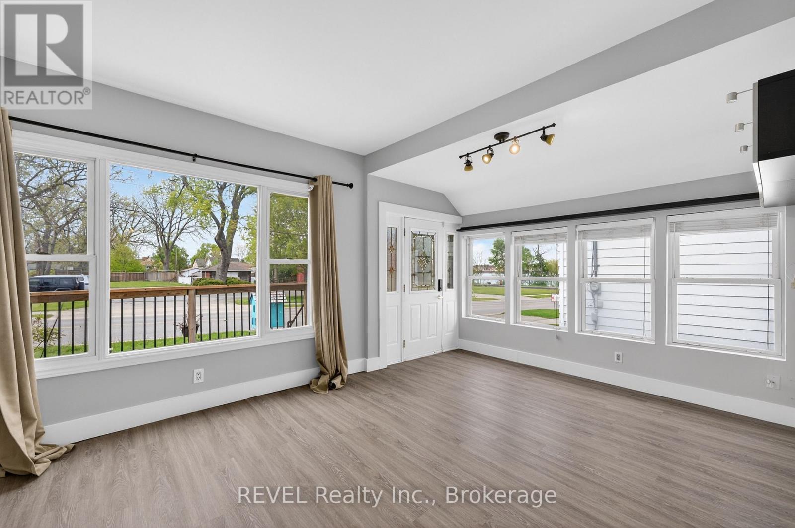 15 Phipps Street Property Photo 7