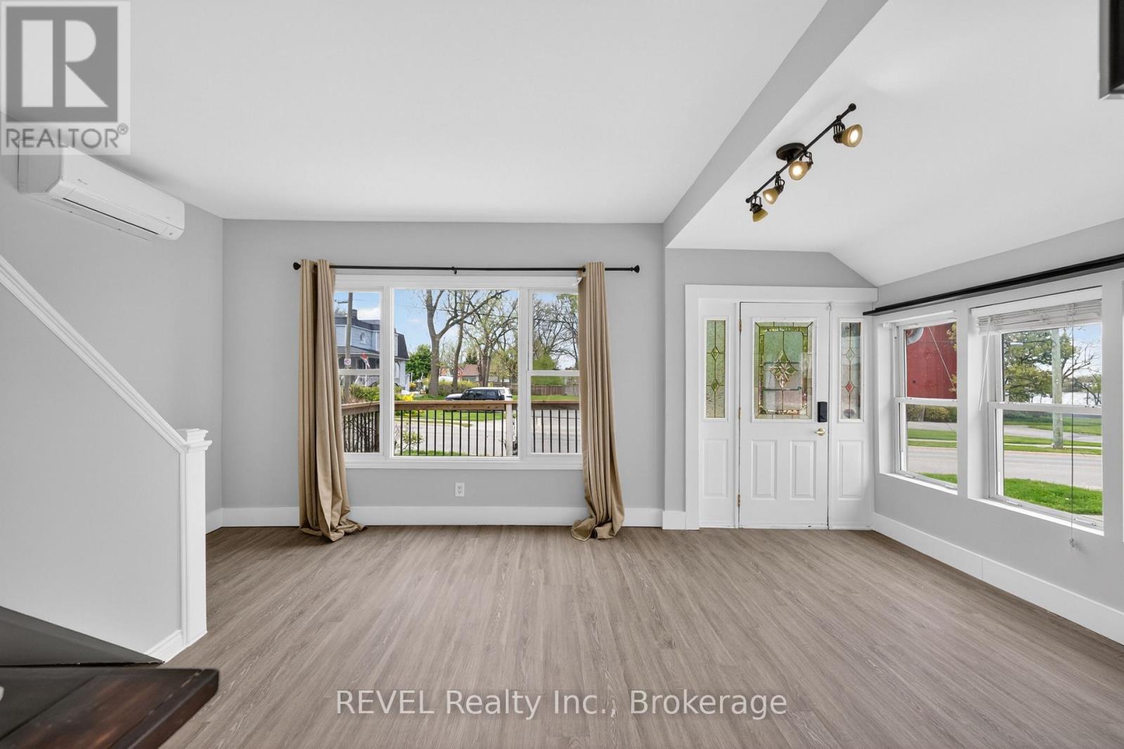 15 Phipps Street Property Photo 8