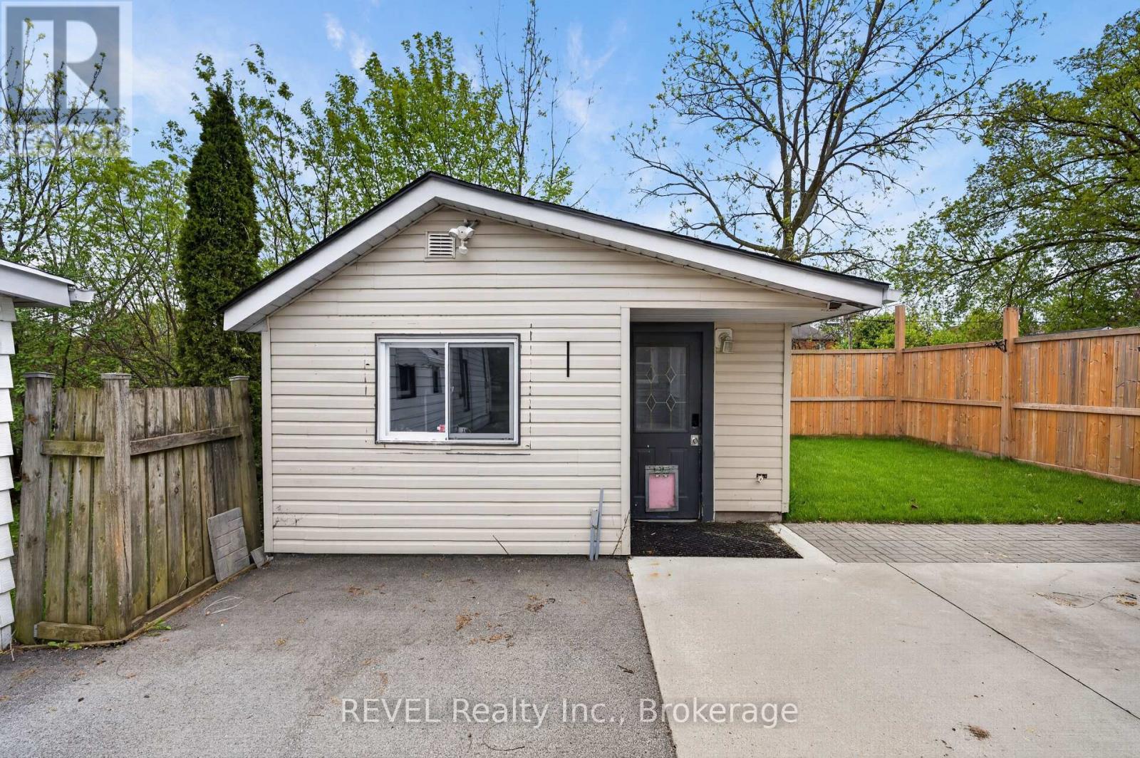 15 Phipps Street Property Photo 33