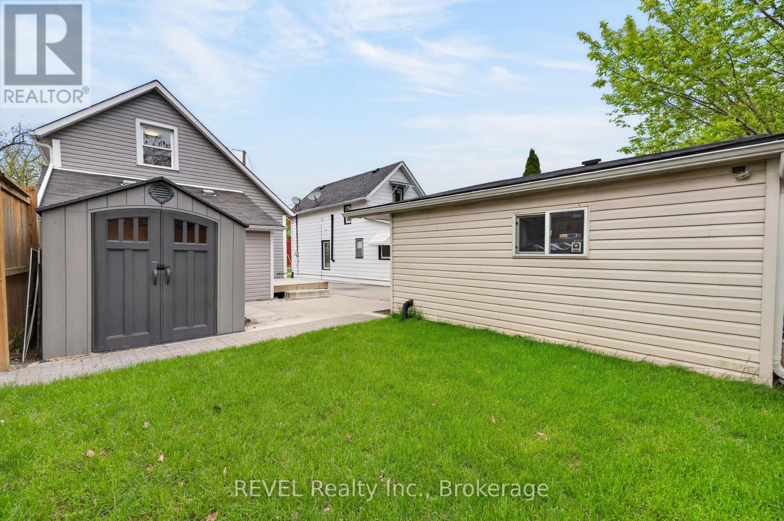 15 Phipps Street Property Photo 36