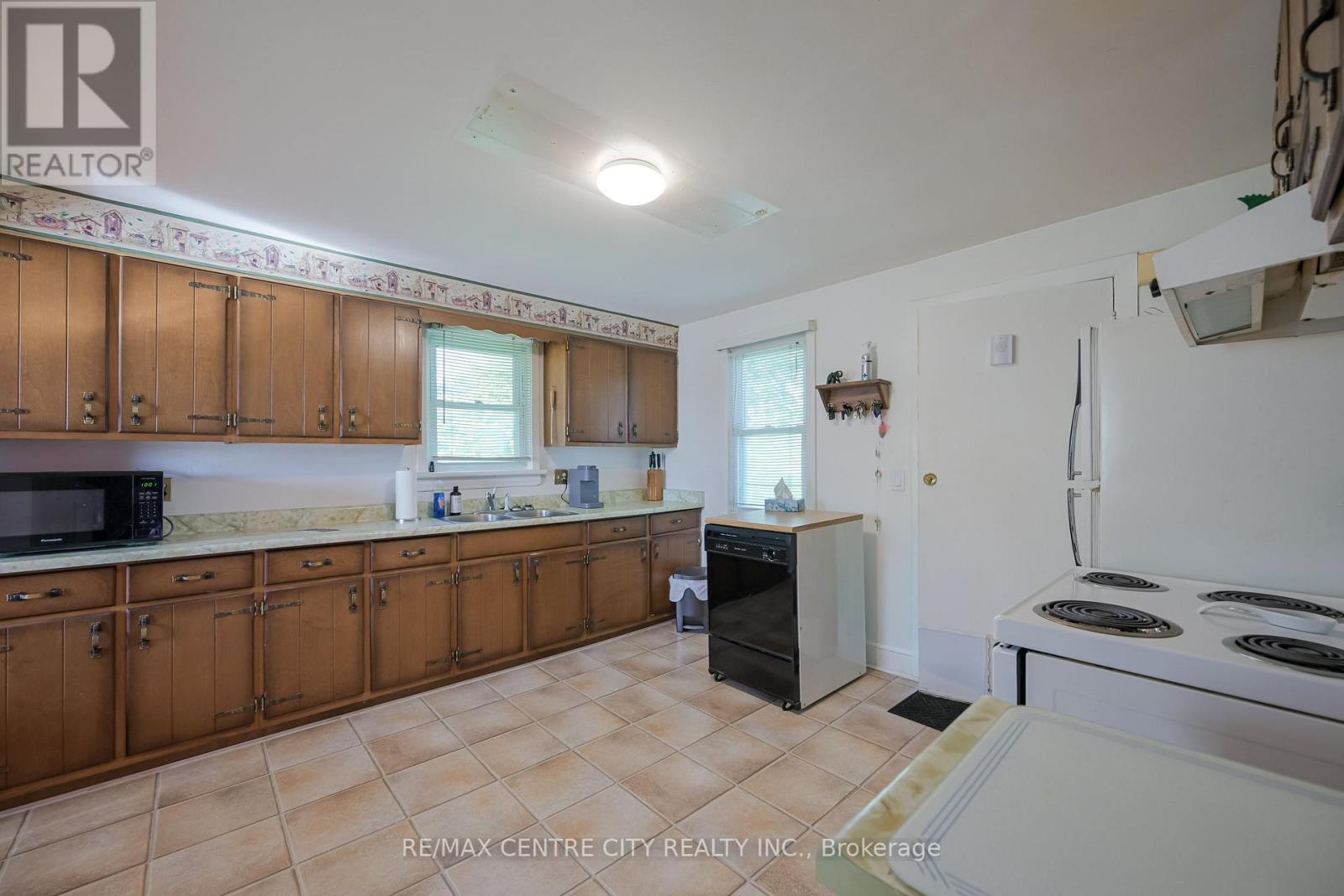 12329 Graham Road Property Photo 7