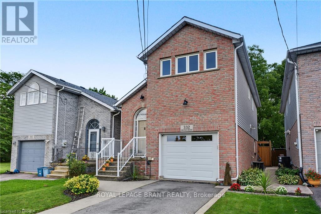 332 Grand River Avenue Property Photo 4