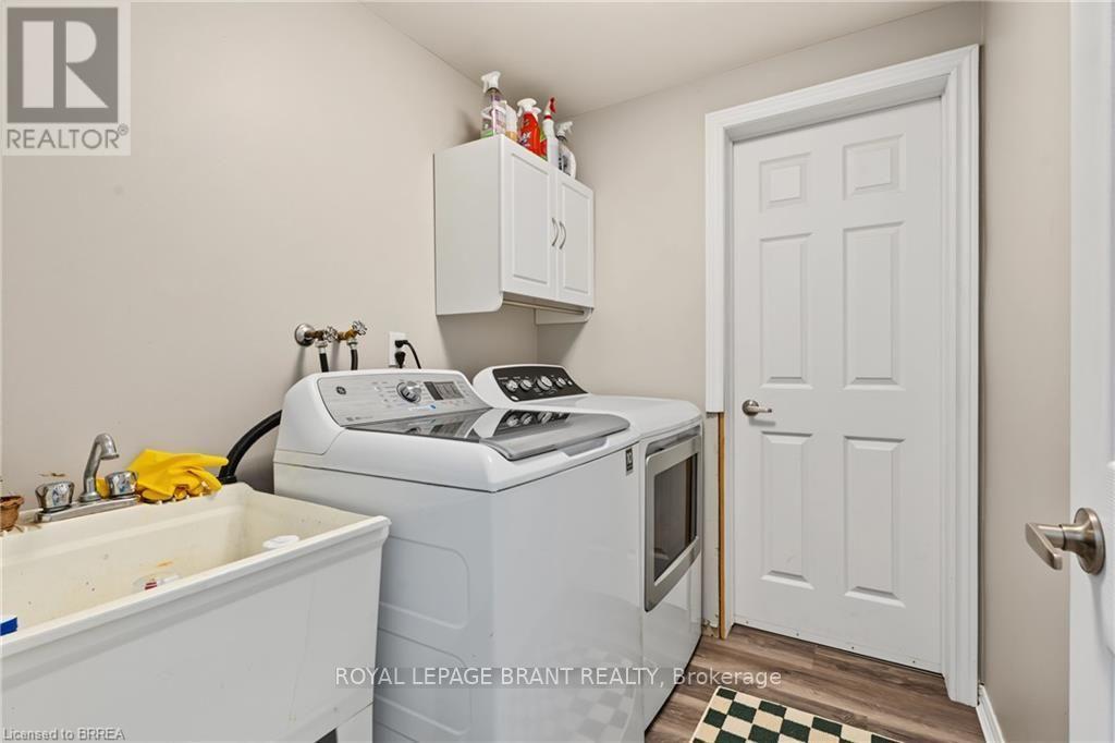 332 Grand River Avenue Property Photo 9
