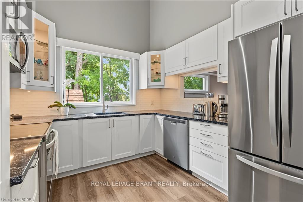 332 Grand River Avenue Property Photo 12
