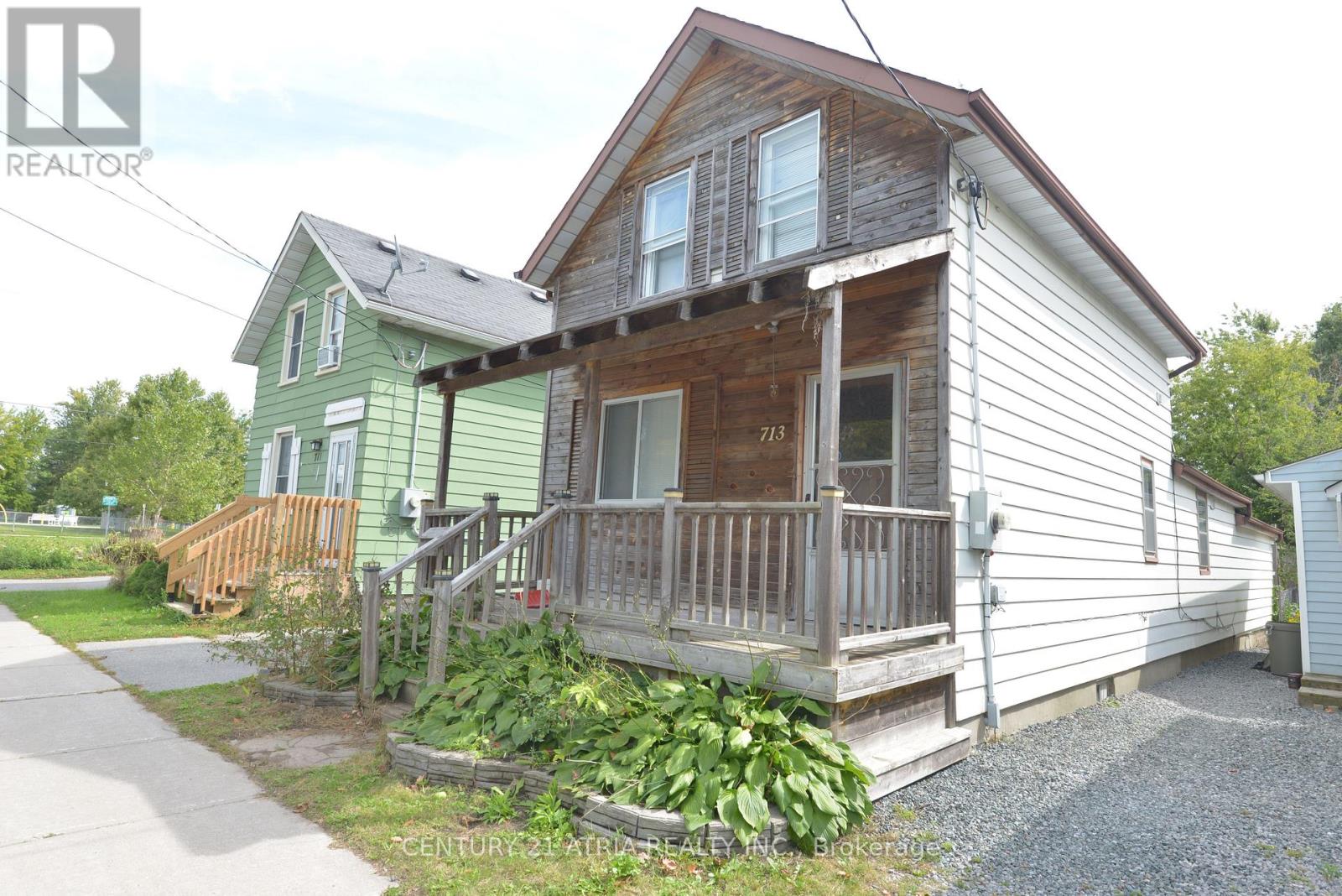 713 CHAMBERLAIN STREET